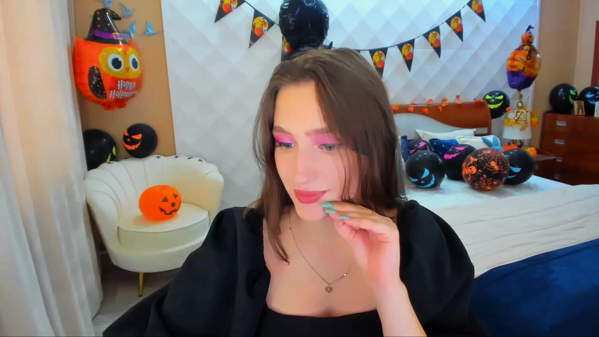 Gallery image thumbnail from WittyBunnyy's myfreecams stream on, 11/02/2023, 10:00 image 18 of 20