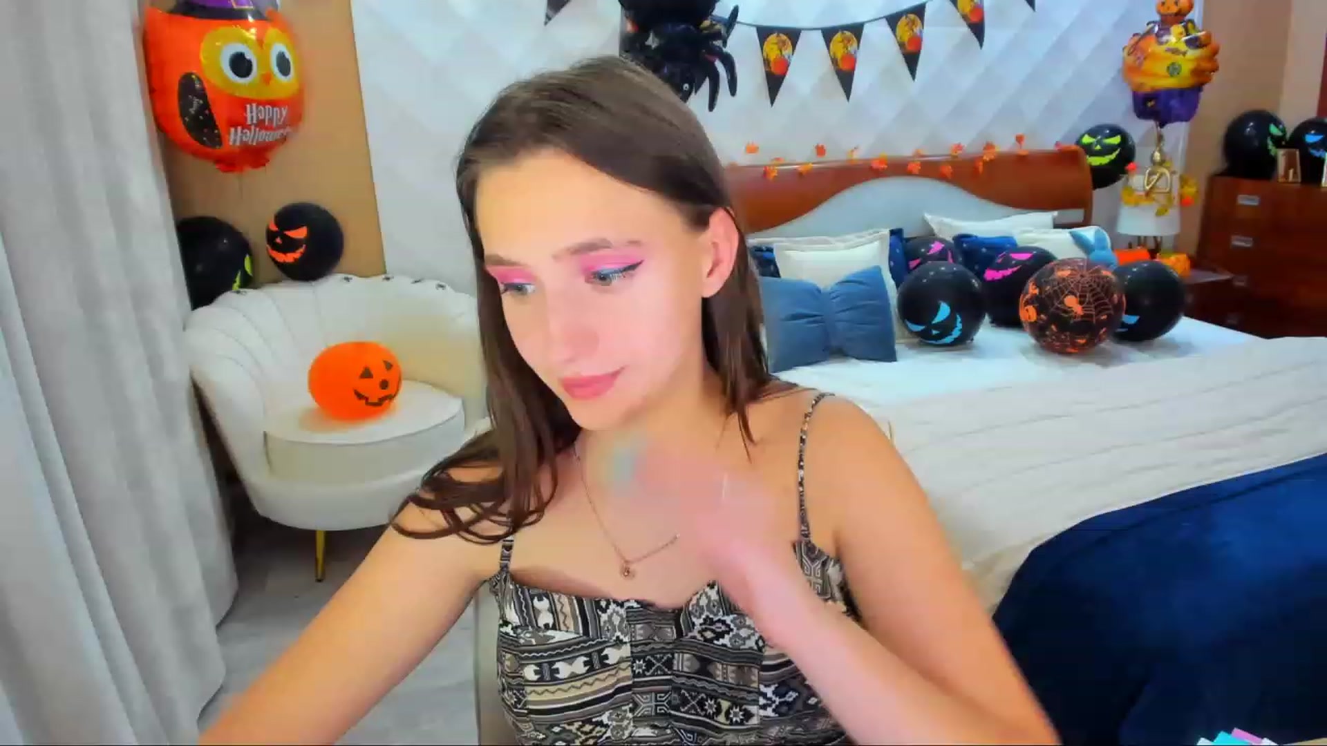 Gallery image thumbnail from WittyBunnyy's myfreecams stream on, 11/02/2023, 14:45 image 17 of 20