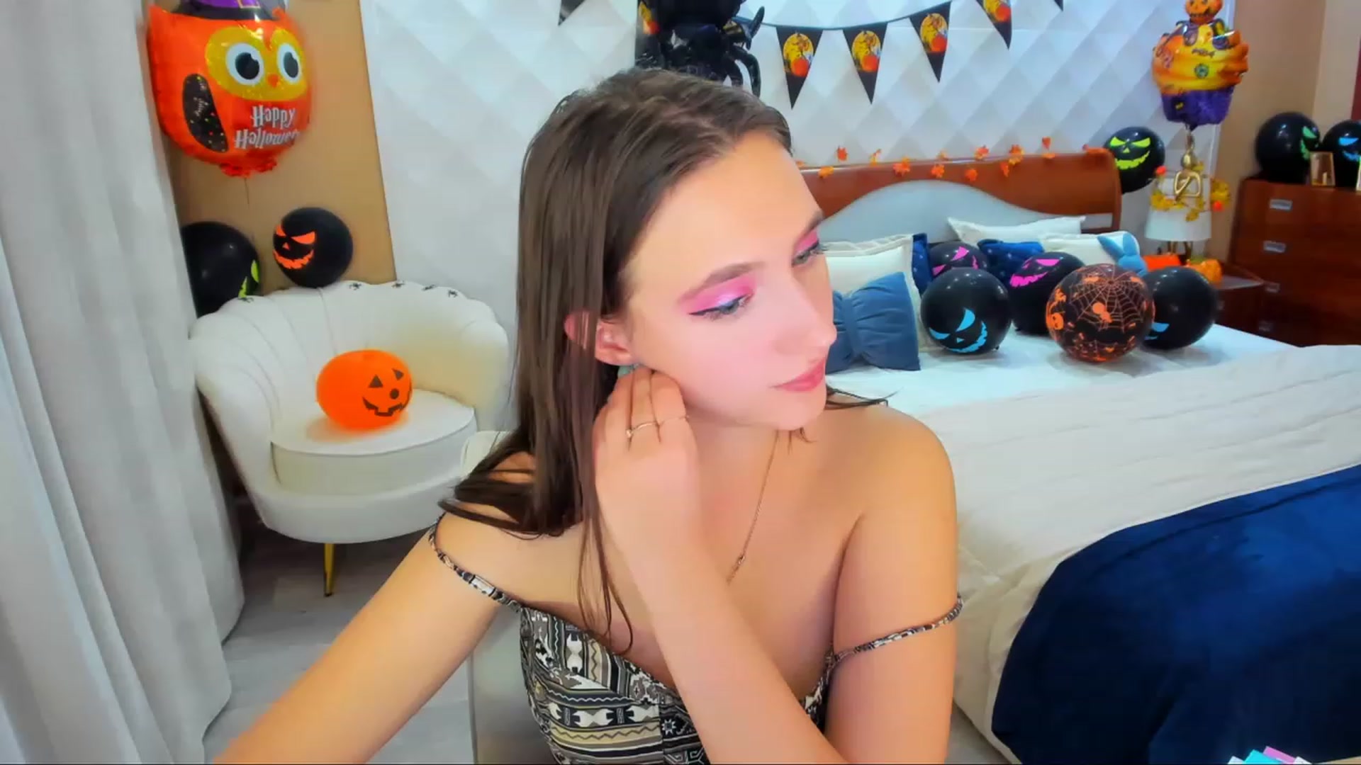 Gallery image thumbnail from WittyBunnyy's myfreecams stream on, 11/02/2023, 14:45 image 6 of 20