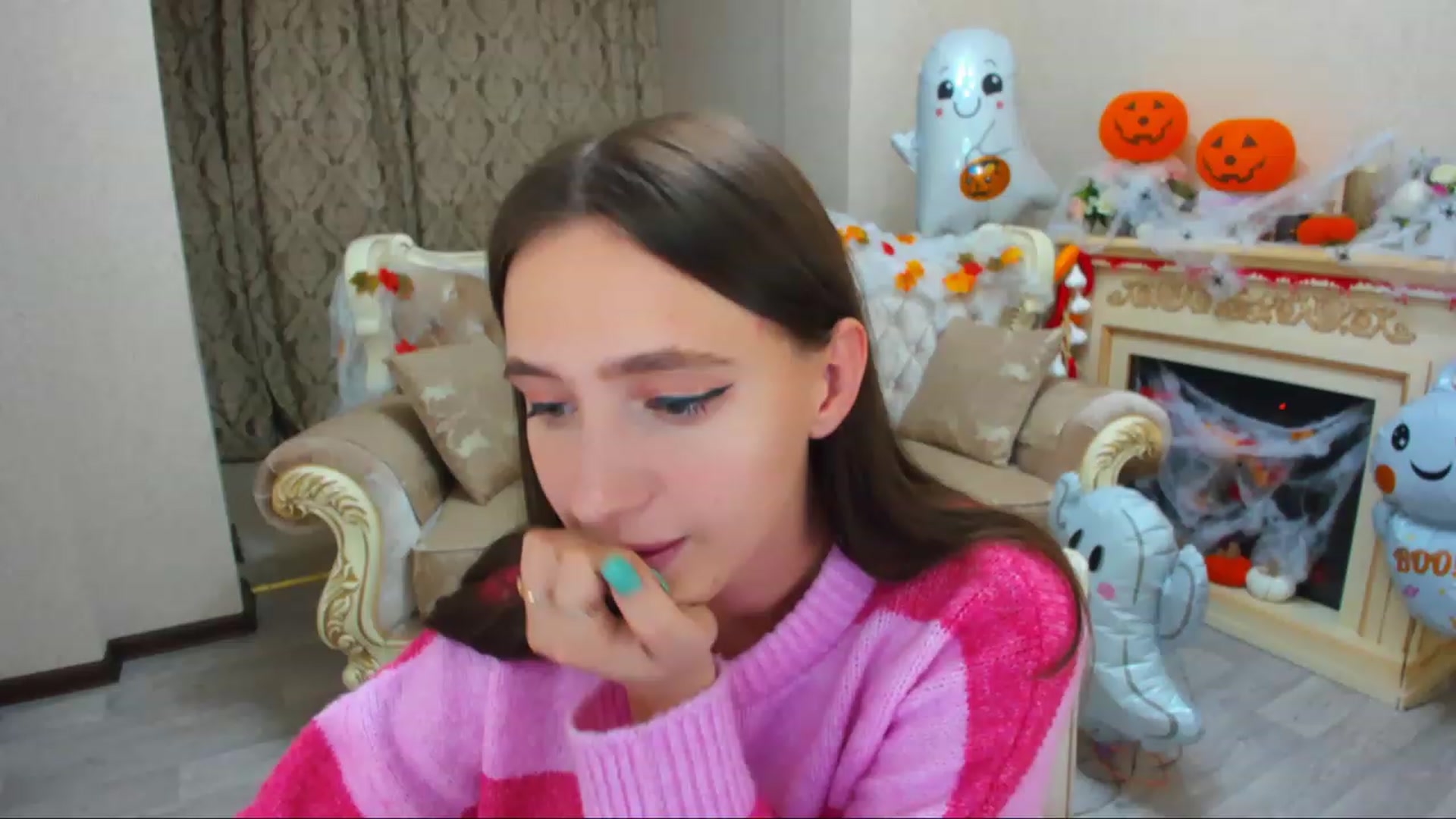 Gallery image thumbnail from WittyBunnyy's myfreecams stream on, 11/03/2023, 12:45 image 4 of 20