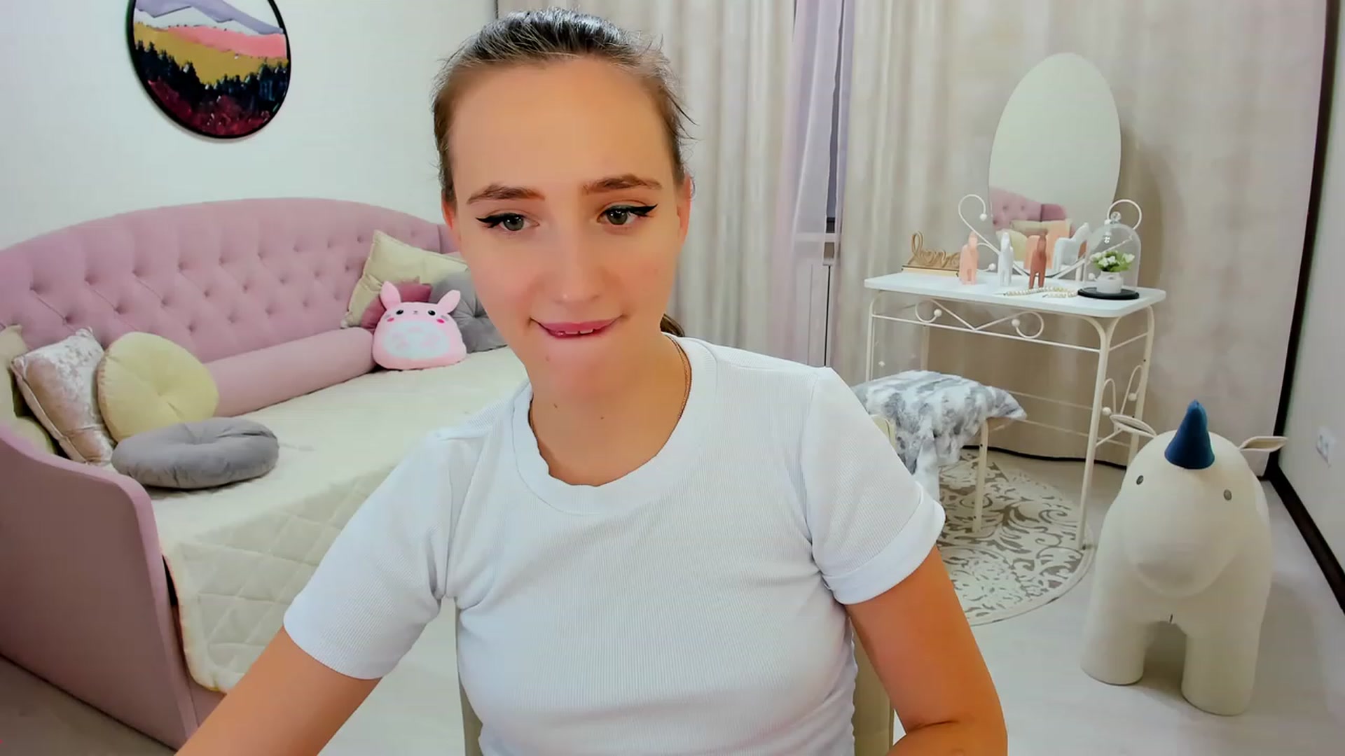 Gallery image thumbnail from WittyBunnyy's myfreecams stream on, 11/22/2023, 15:31 image 7 of 20