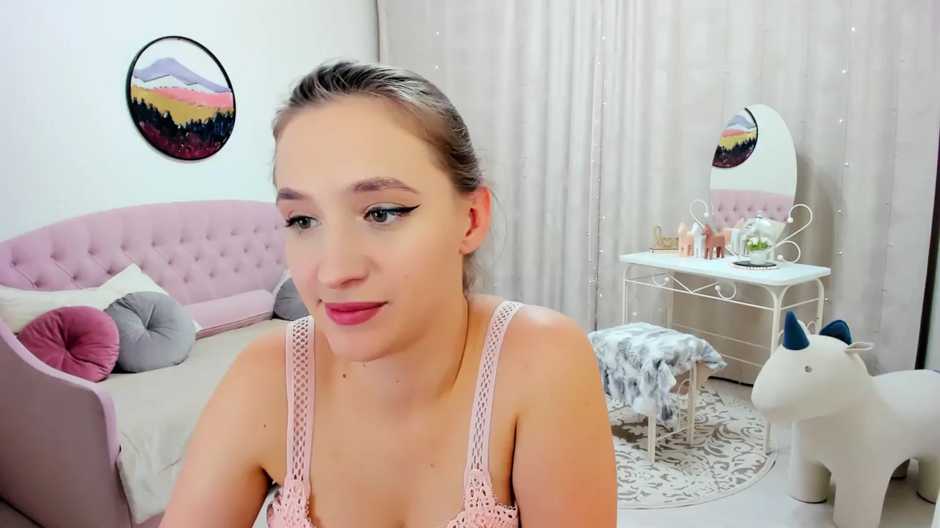Gallery image thumbnail from WittyBunnyy's myfreecams stream on, 03/20/2024, 10:16 image 16 of 20