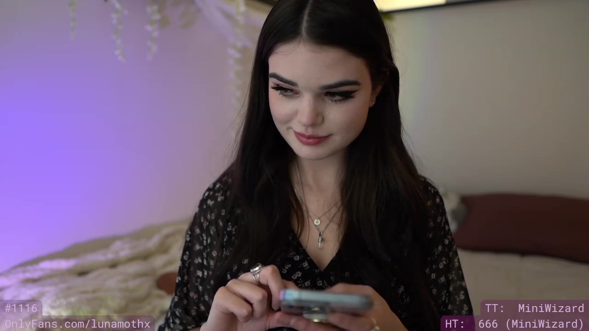 Gallery image thumbnail from Wizard's myfreecams stream on, 12/03/2022, 09:00 image 9 of 20