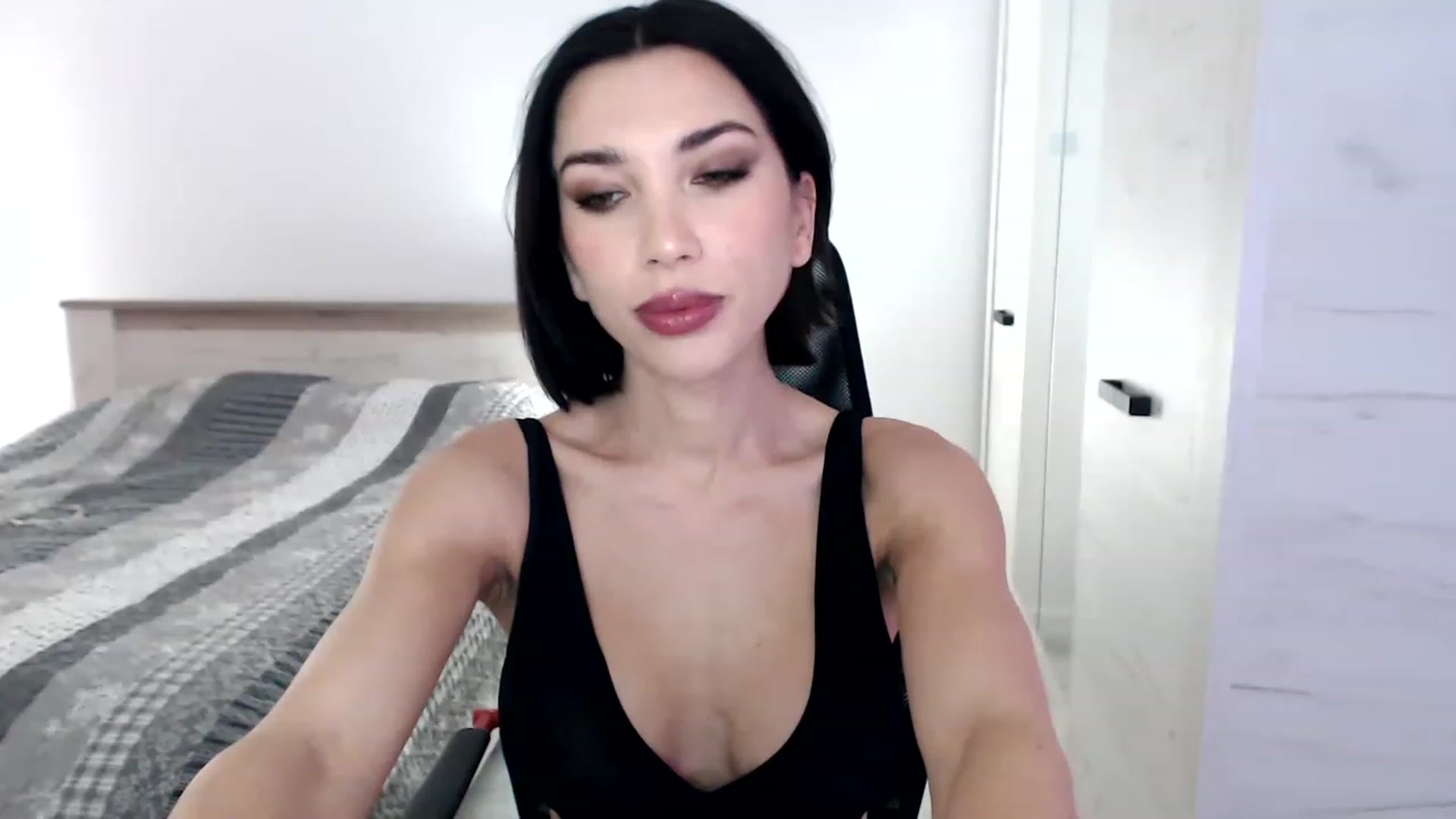 Gallery image thumbnail from WoWJamie's myfreecams stream on, 12/03/2022, 18:36 image 3 of 20