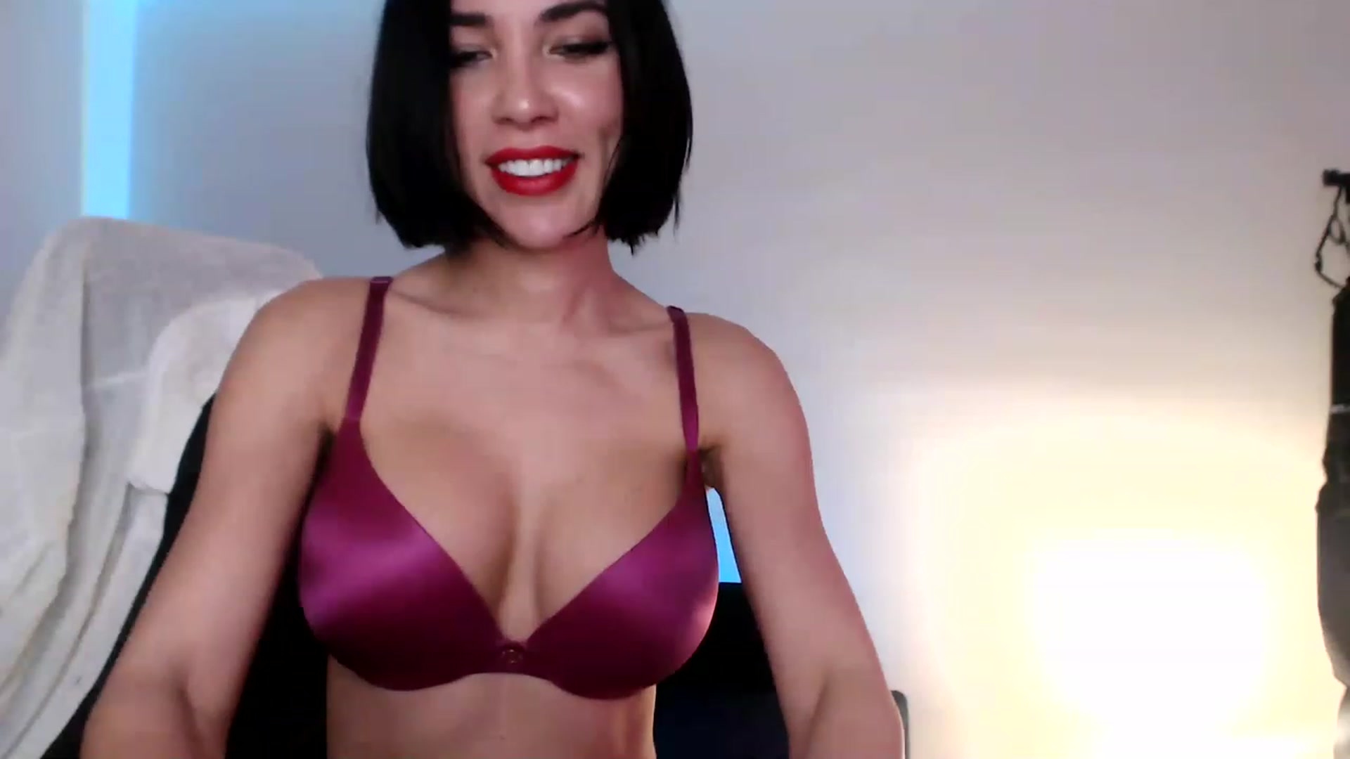 Gallery image thumbnail from WoWJamie's myfreecams stream on, 01/16/2023, 17:25 image 16 of 20