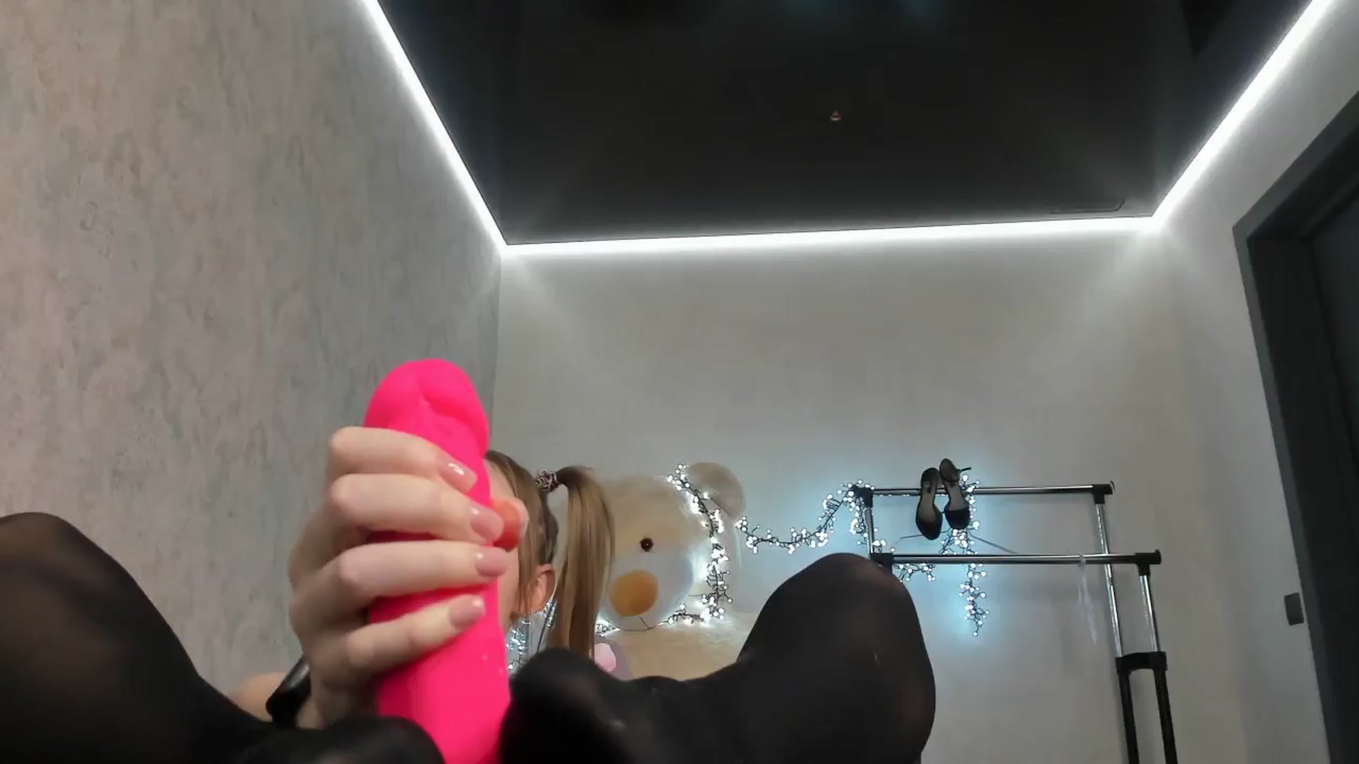 Gallery image thumbnail from WoW_Blonde_'s myfreecams stream on, 12/05/2025, 11:18 image 20 of 20