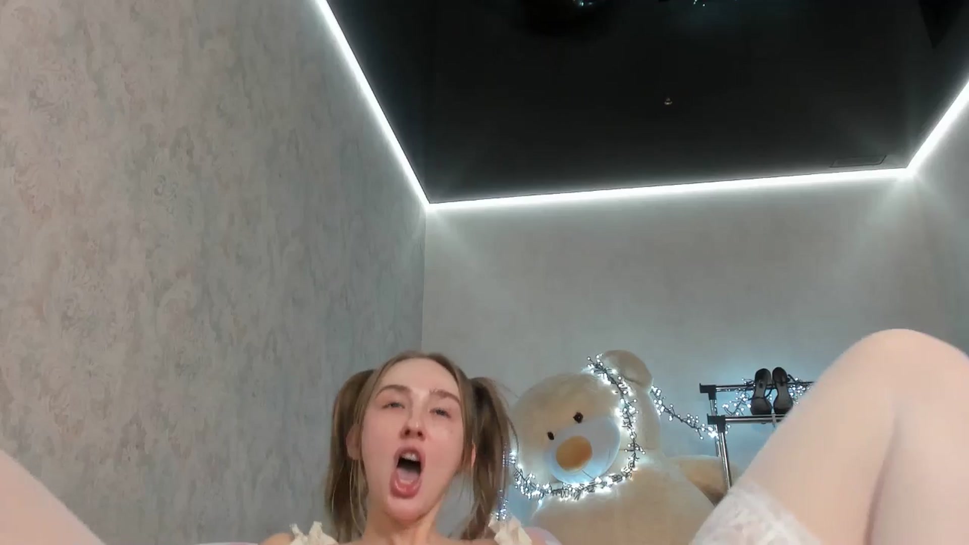 Gallery image thumbnail from WoW_Blonde_'s myfreecams stream on, 02/18/2026, 17:23 image 14 of 20