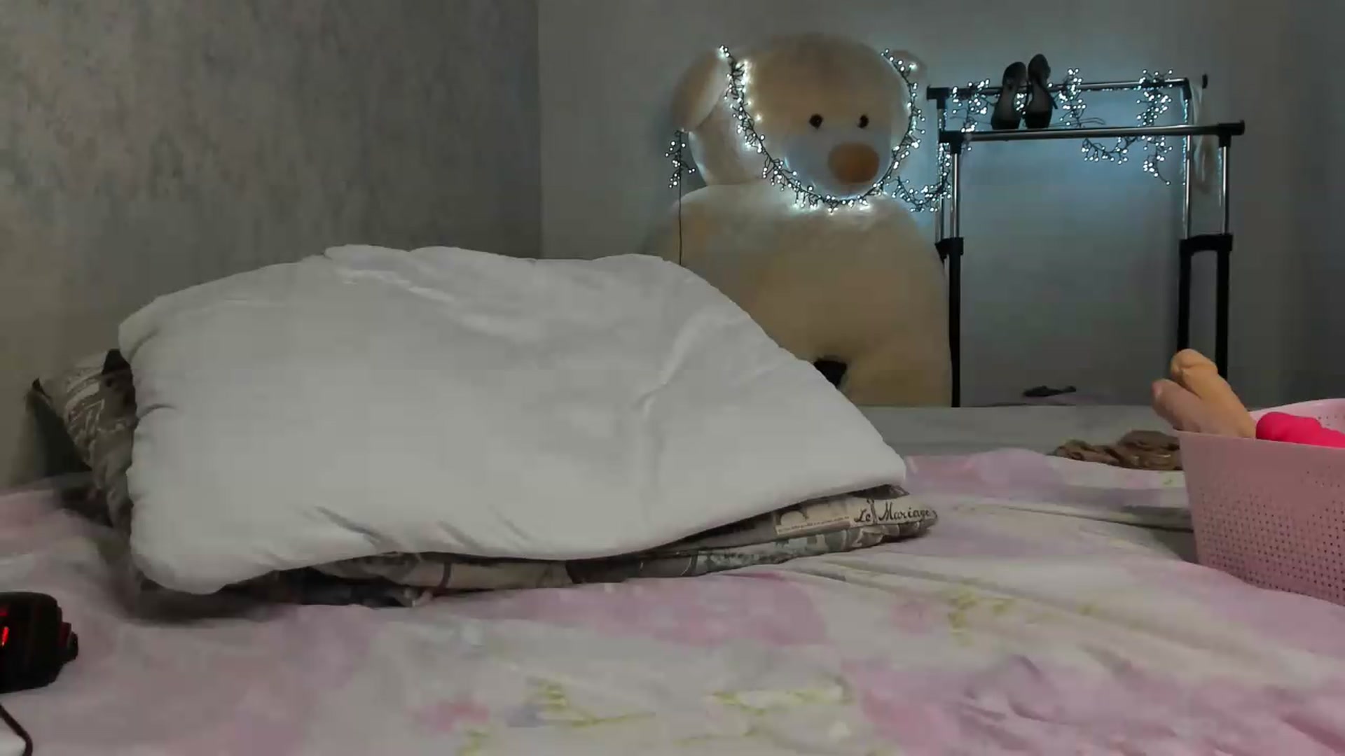 Gallery image thumbnail from WoW_Blonde_'s myfreecams stream on, 05/18/2026, 14:31 image 17 of 20