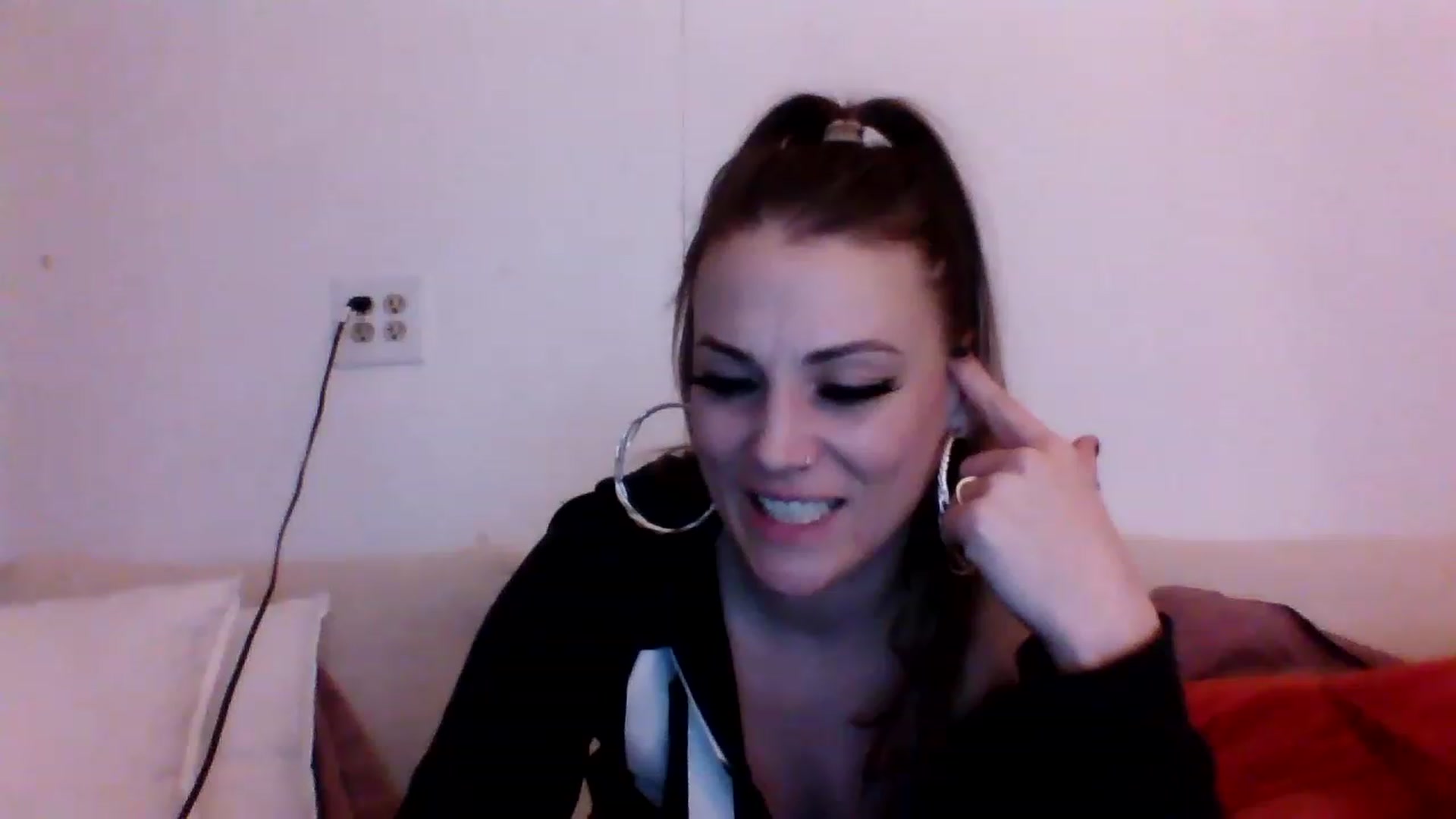 Gallery image thumbnail from WolfeinCA's myfreecams stream on, 02/11/2023, 06:10 image 5 of 20