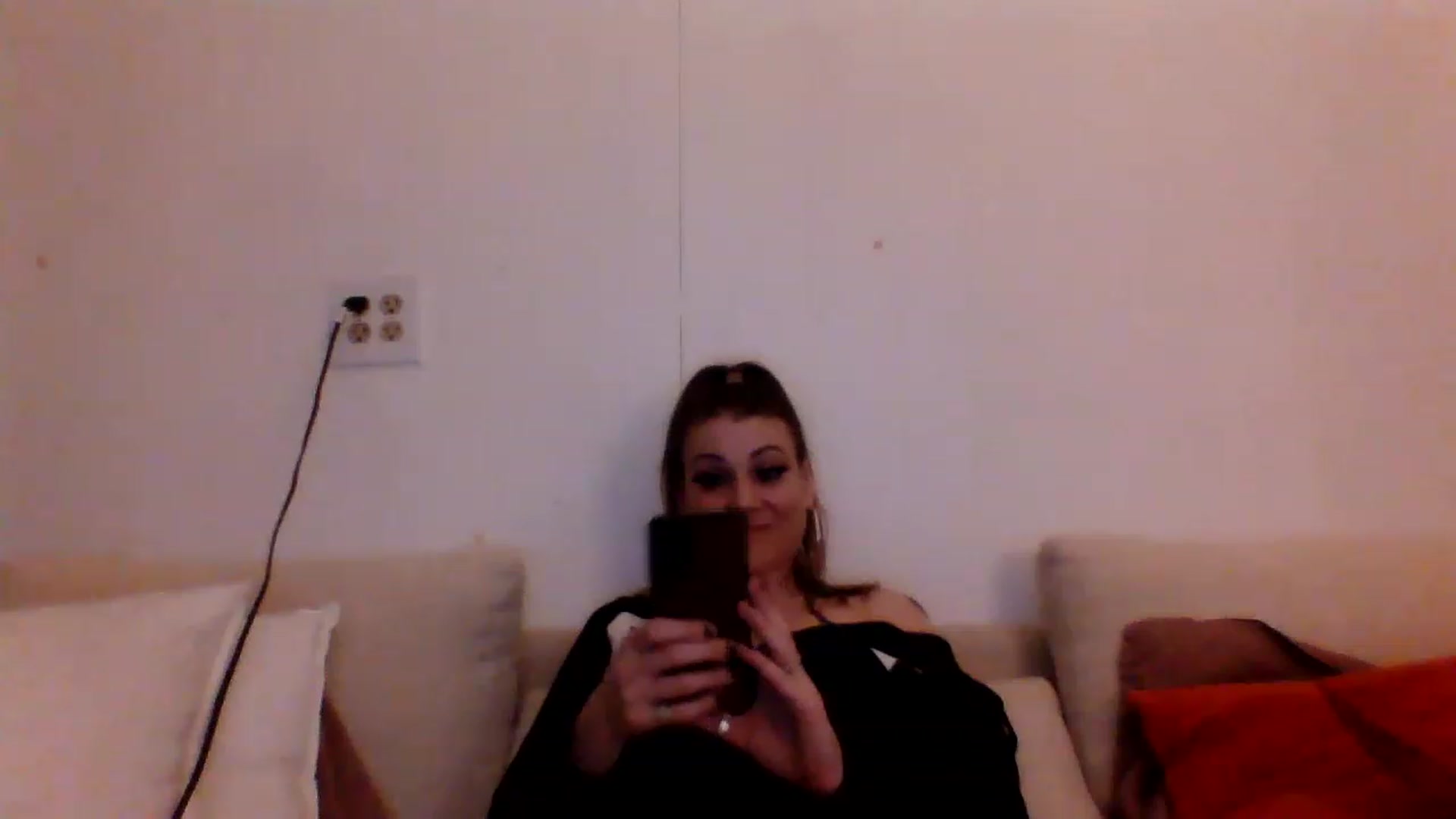 Gallery image thumbnail from WolfeinCA's myfreecams stream on, 02/11/2023, 06:10 image 17 of 20