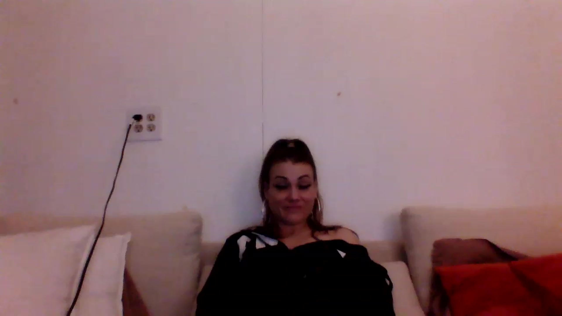 Gallery image thumbnail from WolfeinCA's myfreecams stream on, 02/11/2023, 06:10 image 16 of 20