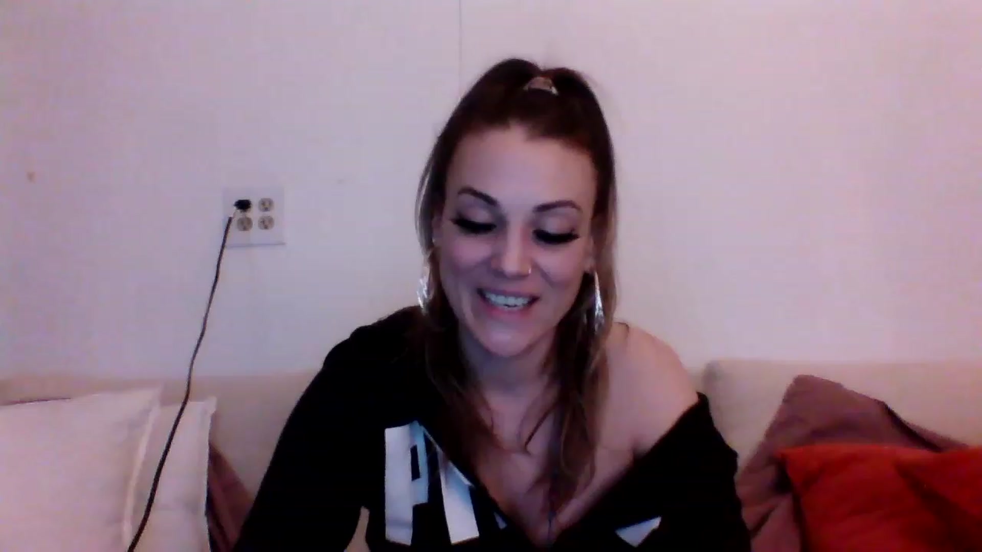 Gallery image thumbnail from WolfeinCA's myfreecams stream on, 02/11/2023, 06:10 image 1 of 20