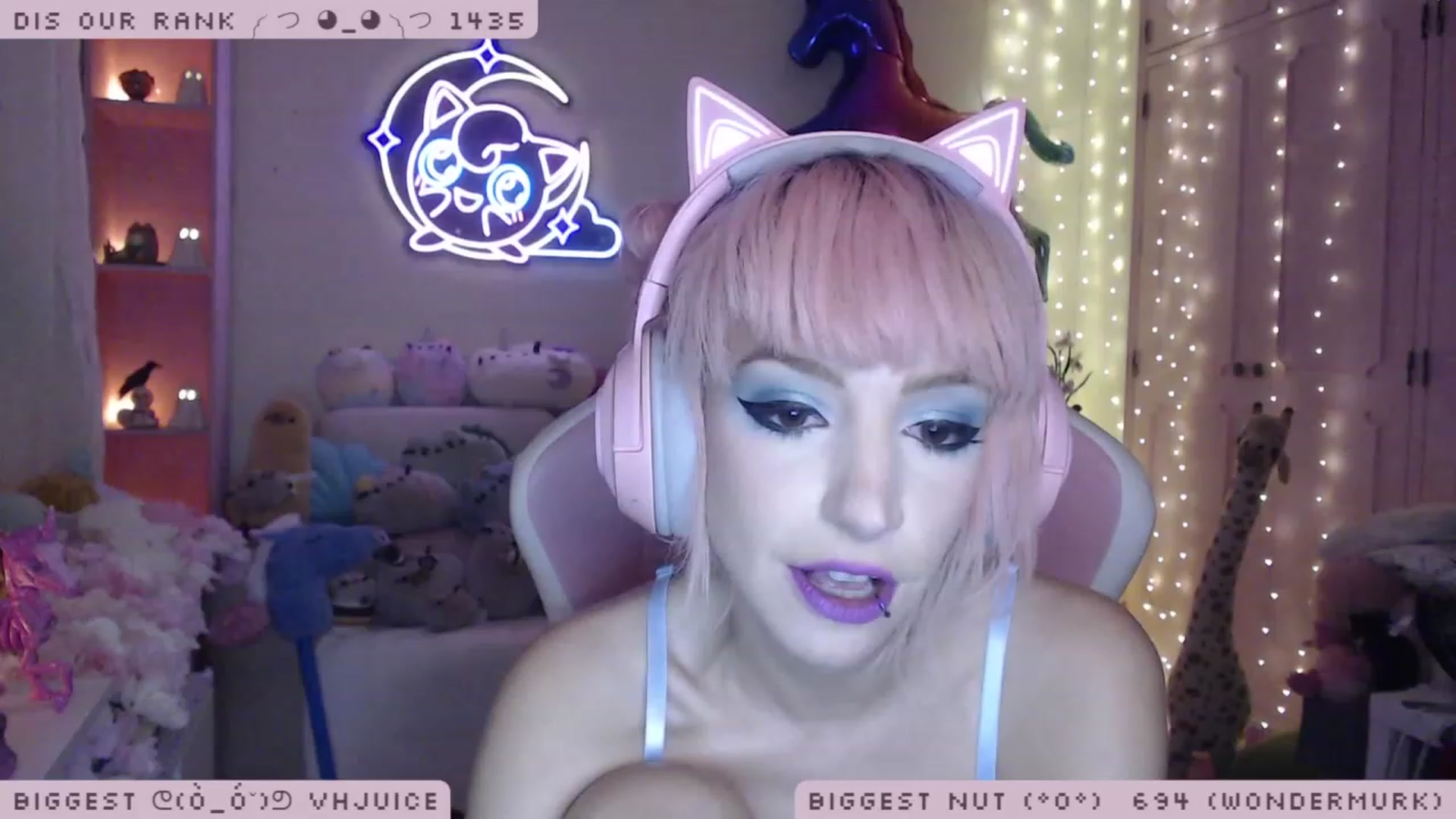 Gallery image thumbnail from WonderAna's myfreecams stream on, 11/17/2022, 02:40 image 6 of 20