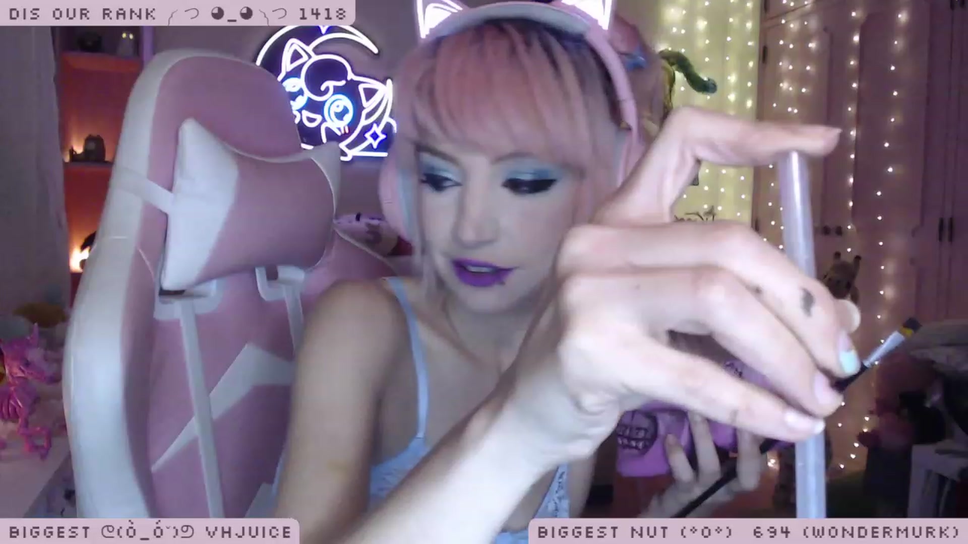 Gallery image thumbnail from WonderAna's myfreecams stream on, 11/17/2022, 02:40 image 13 of 20