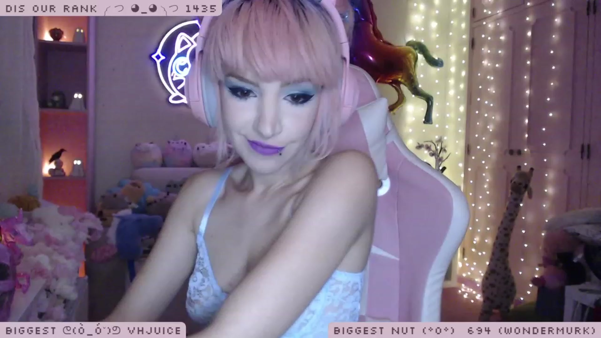 Gallery image thumbnail from WonderAna's myfreecams stream on, 11/17/2022, 02:40 image 2 of 20