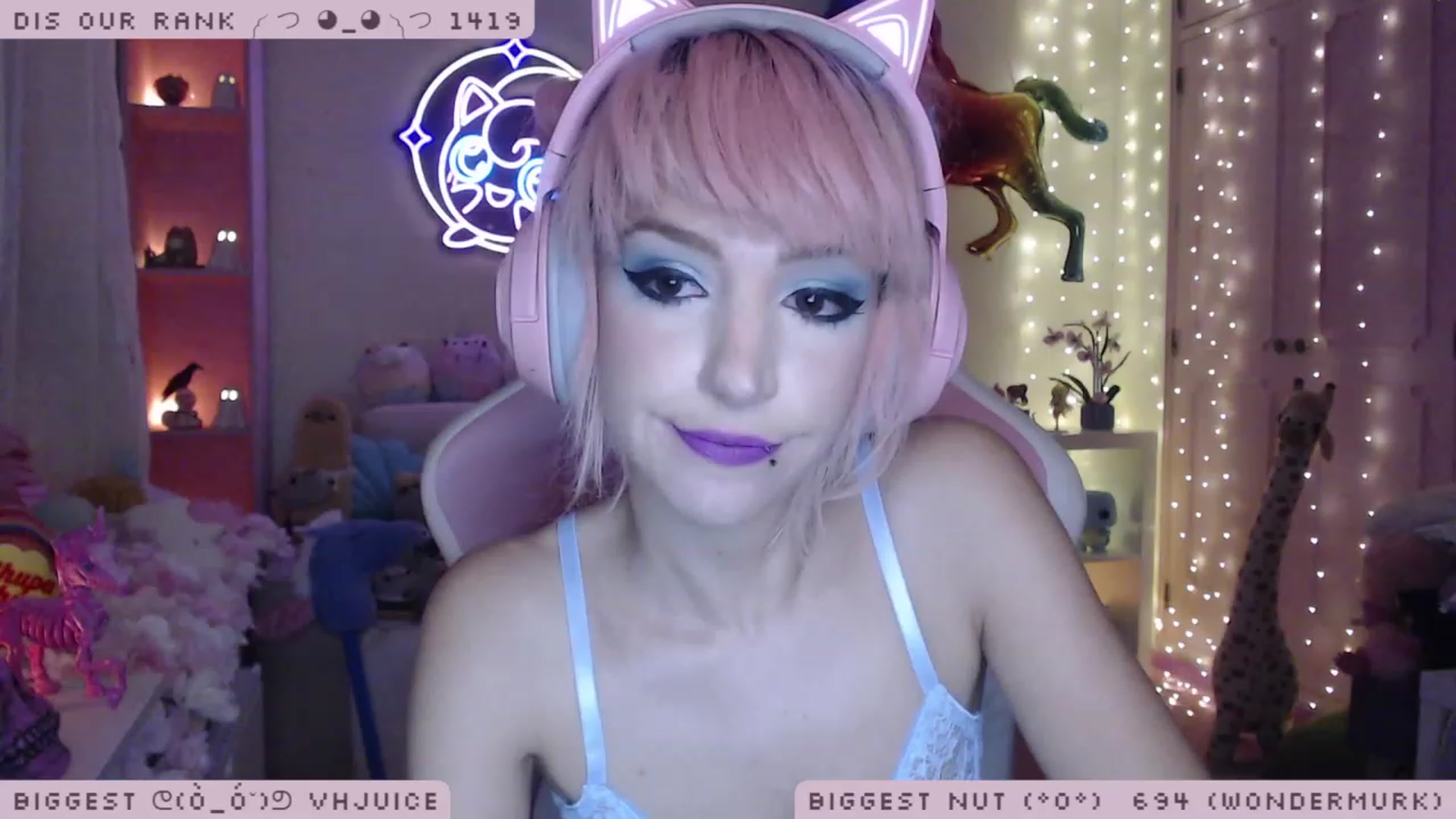 Gallery image thumbnail from WonderAna's myfreecams stream on, 11/17/2022, 02:40 image 10 of 20