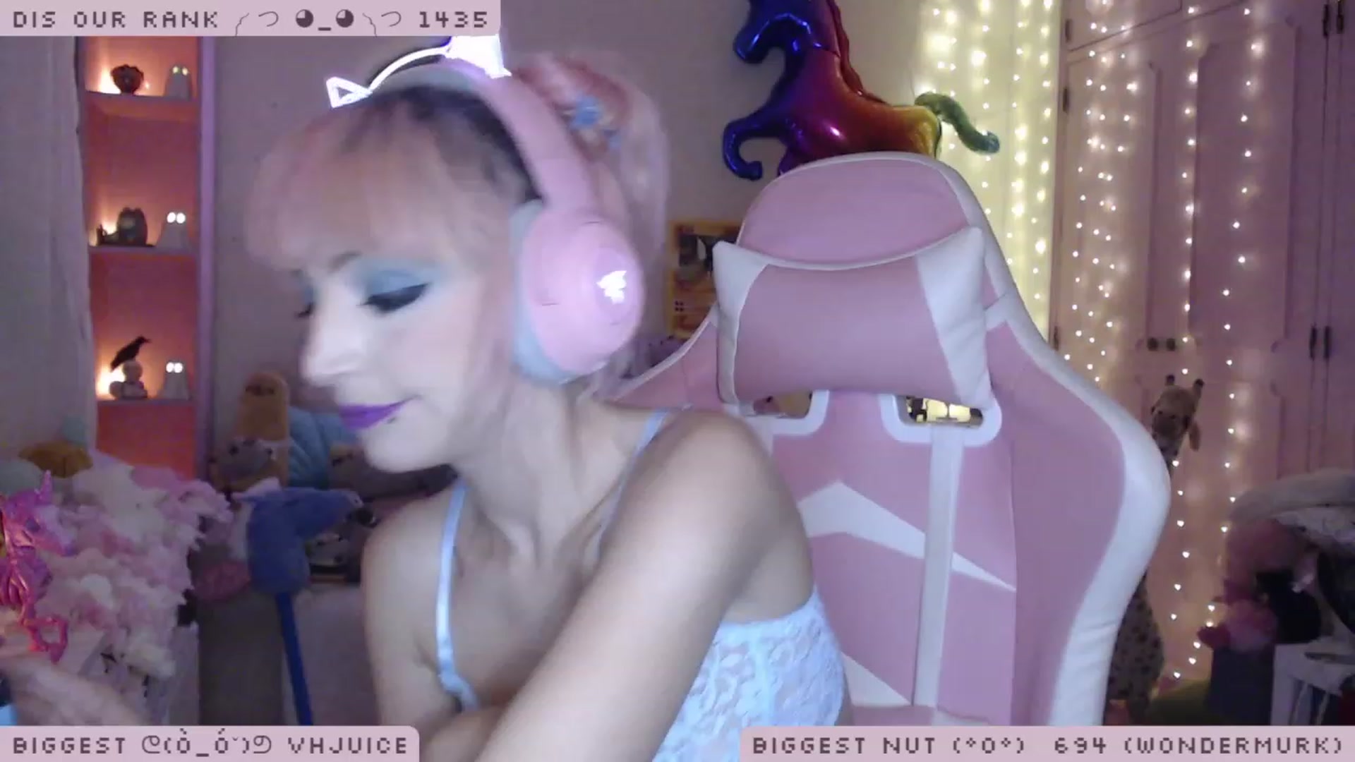 Gallery image thumbnail from WonderAna's myfreecams stream on, 11/17/2022, 02:40 image 5 of 20