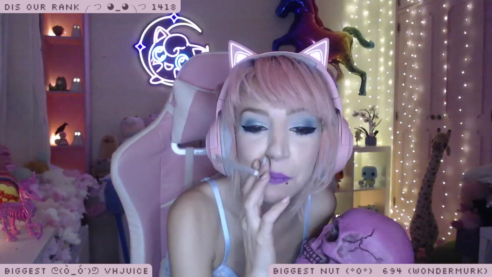 Gallery image thumbnail from WonderAna's myfreecams stream on, 11/17/2022, 02:40 image 11 of 20
