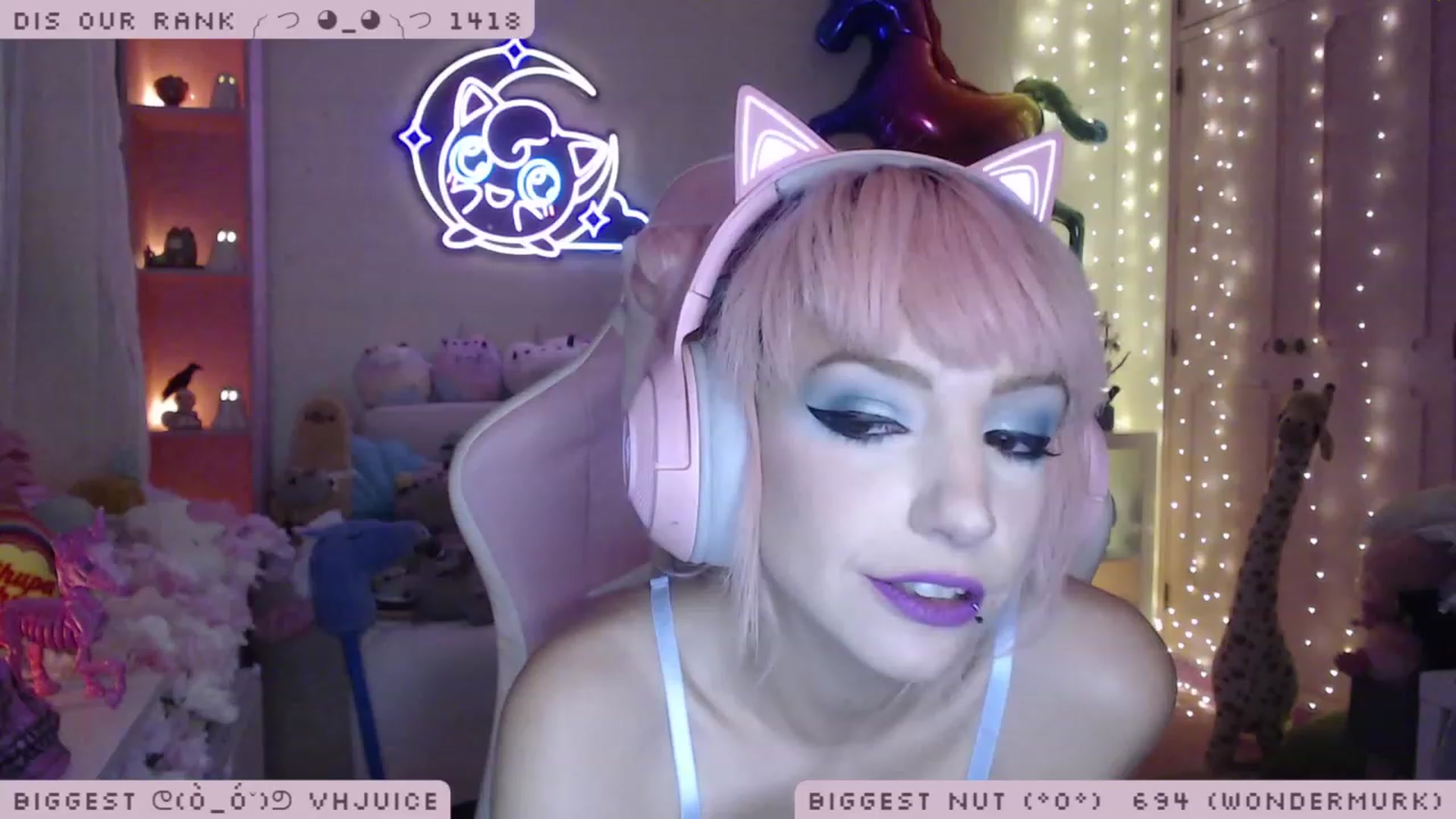 Gallery image thumbnail from WonderAna's myfreecams stream on, 11/17/2022, 02:40 image 9 of 20