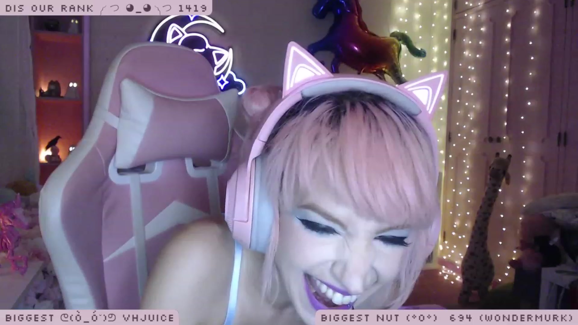 Gallery image thumbnail from WonderAna's myfreecams stream on, 11/17/2022, 02:40 image 12 of 20
