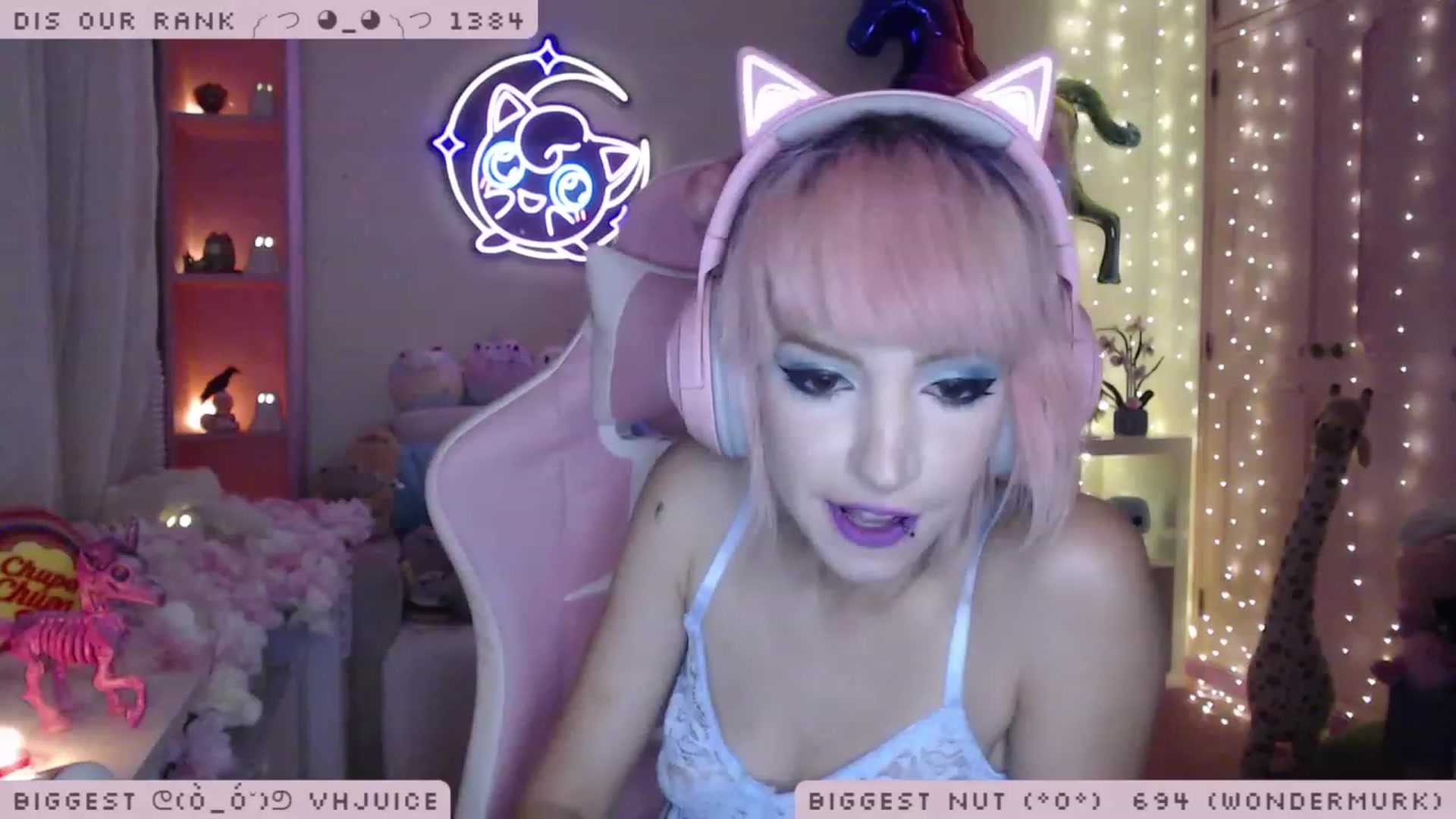 Gallery image thumbnail from WonderAna's myfreecams stream on, 11/17/2022, 02:37 image 12 of 20
