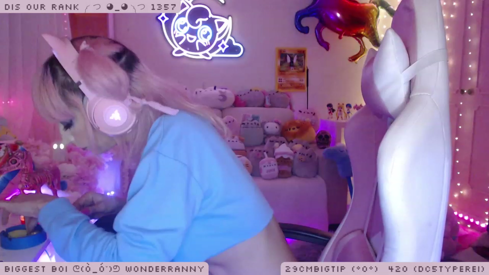 Gallery image thumbnail from WonderAna's myfreecams stream on, 11/23/2022, 24:06 image 18 of 20