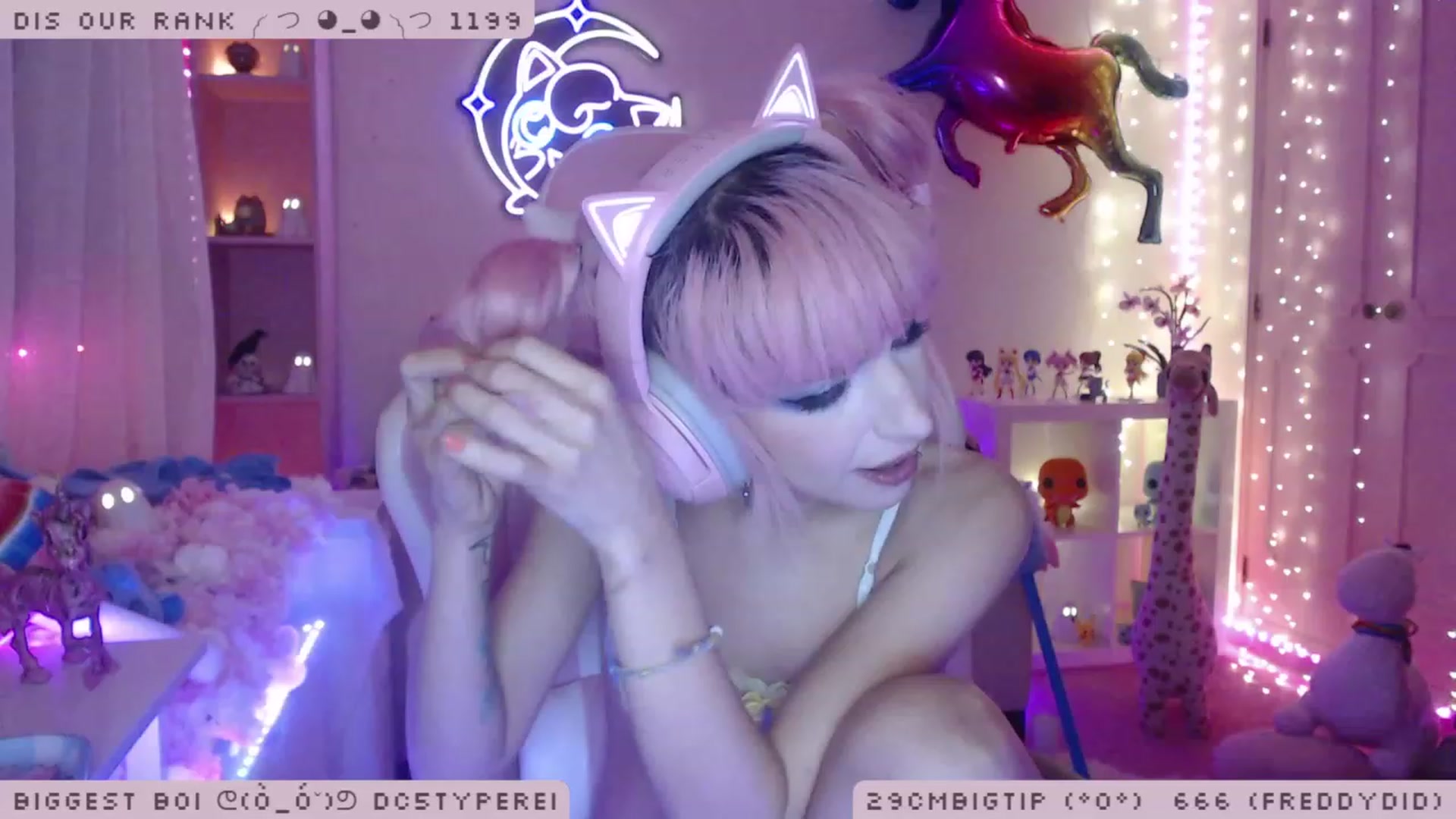 Gallery image thumbnail from WonderAna's myfreecams stream on, 11/23/2022, 02:11 image 14 of 20
