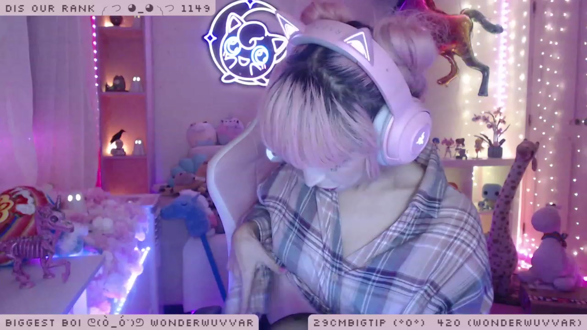 Gallery image thumbnail from WonderAna's myfreecams stream on, 11/25/2022, 24:43 image 1 of 20
