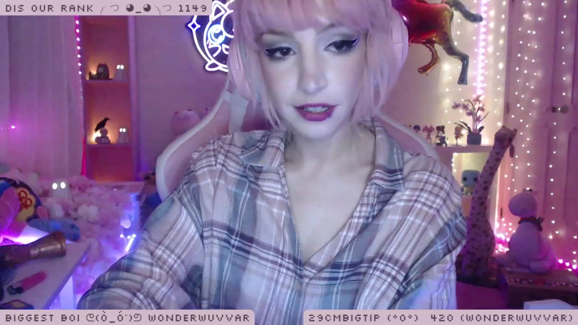 Gallery image thumbnail from WonderAna's myfreecams stream on, 11/25/2022, 02:19 image 1 of 20