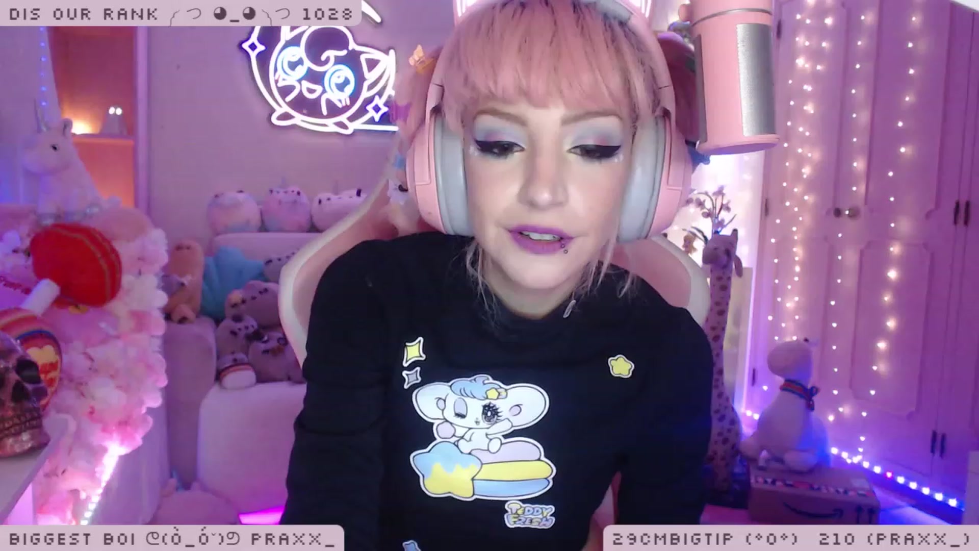 Gallery image thumbnail from WonderAna's myfreecams stream on, 11/28/2022, 02:42 image 14 of 20