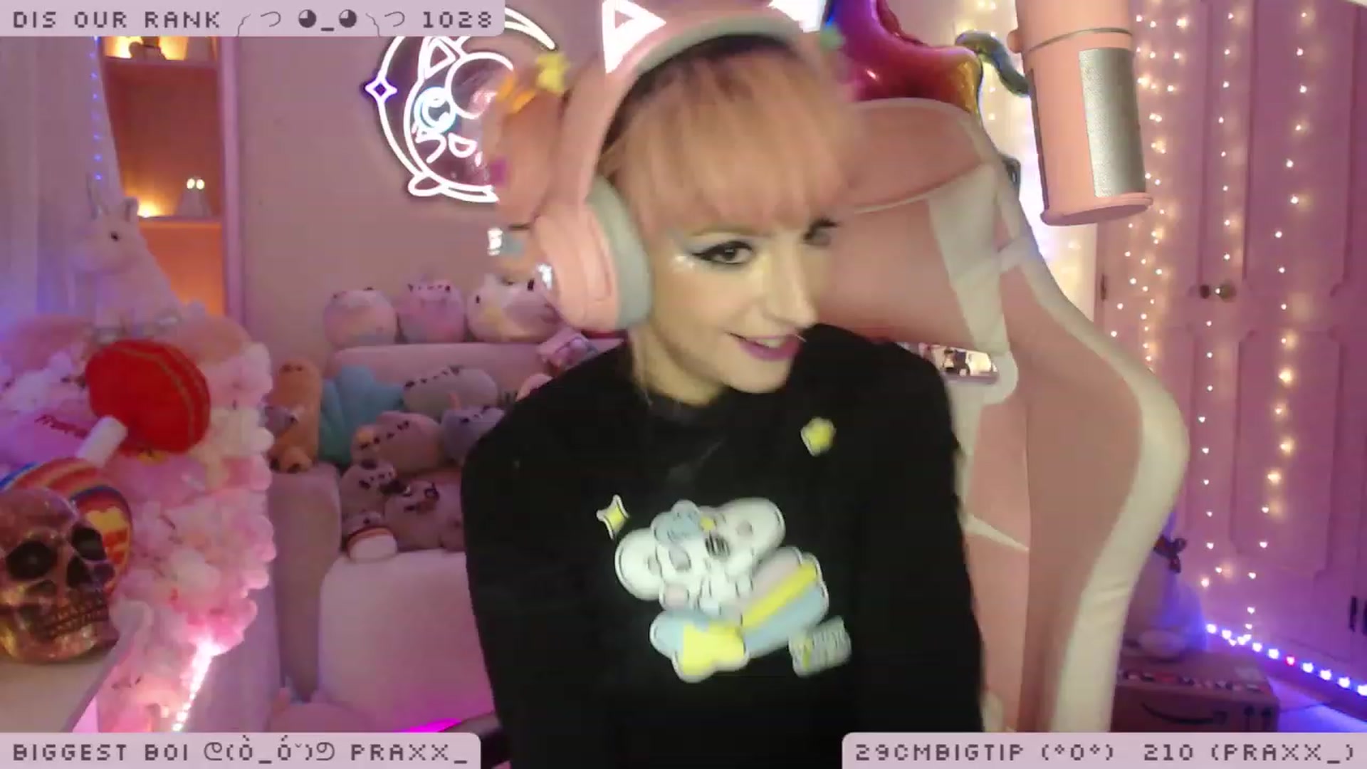 Gallery image thumbnail from WonderAna's myfreecams stream on, 11/28/2022, 02:42 image 12 of 20