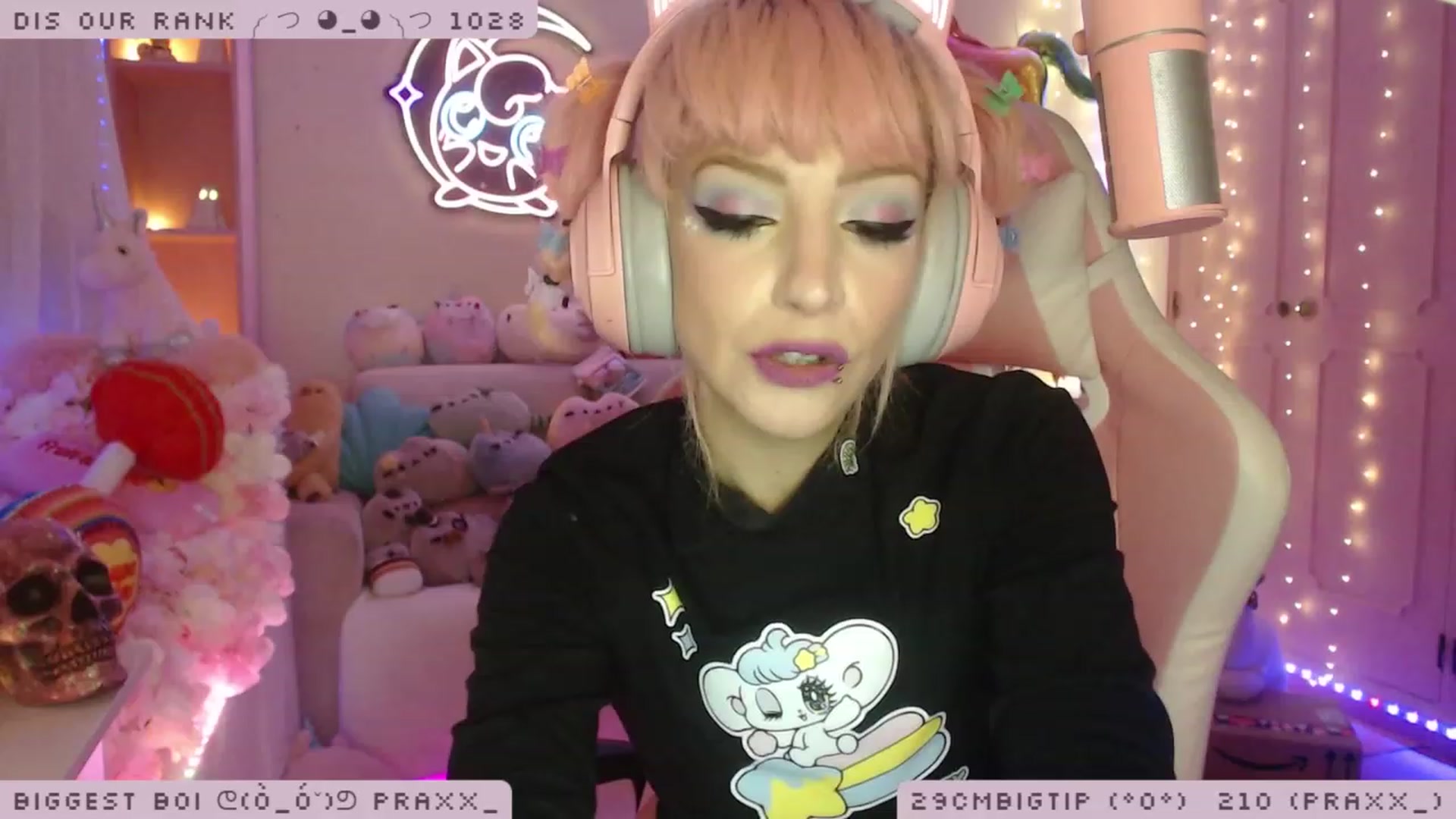 Gallery image thumbnail from WonderAna's myfreecams stream on, 11/28/2022, 02:42 image 11 of 20