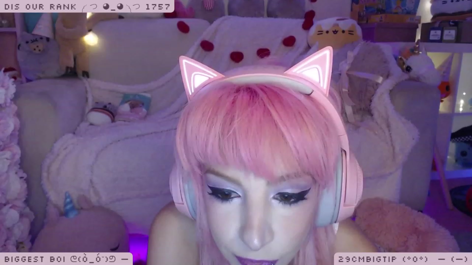 Gallery image thumbnail from WonderAna's myfreecams stream on, 12/01/2022, 23:50 image 10 of 20