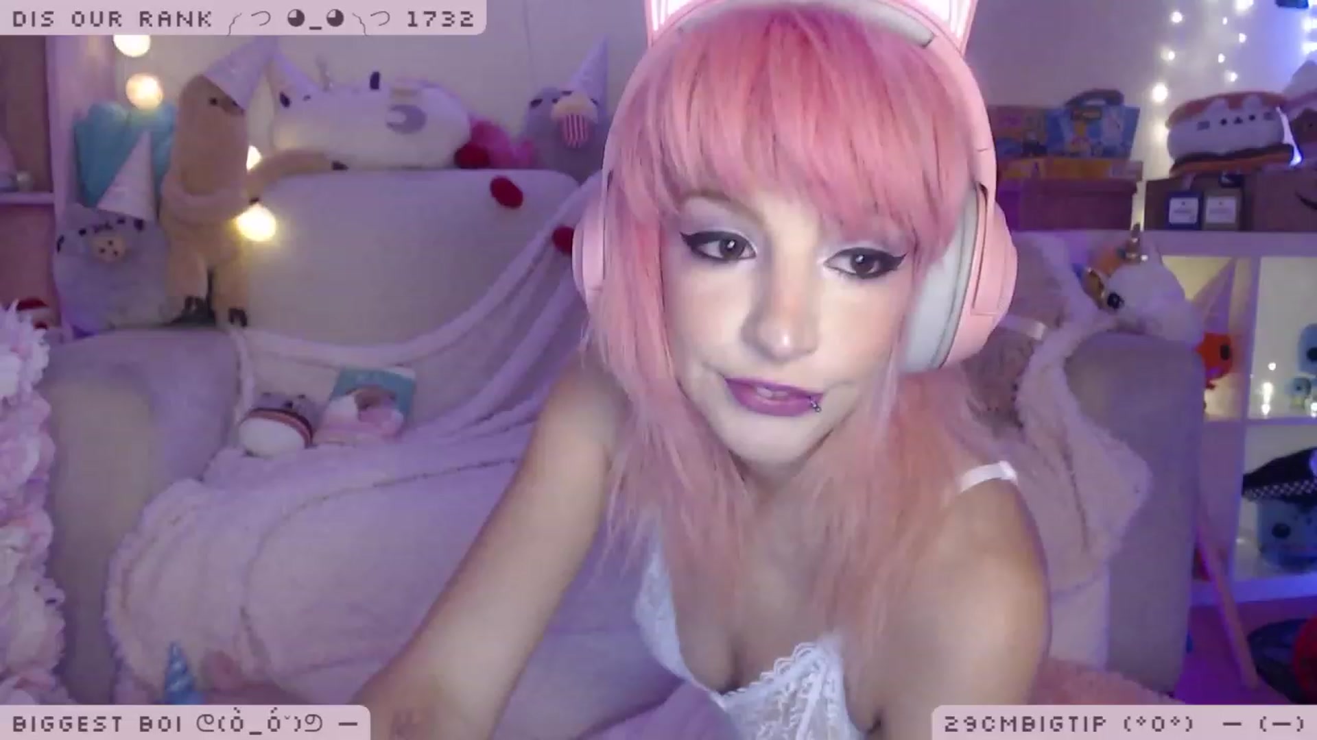 Gallery image thumbnail from WonderAna's myfreecams stream on, 12/01/2022, 23:50 image 4 of 20