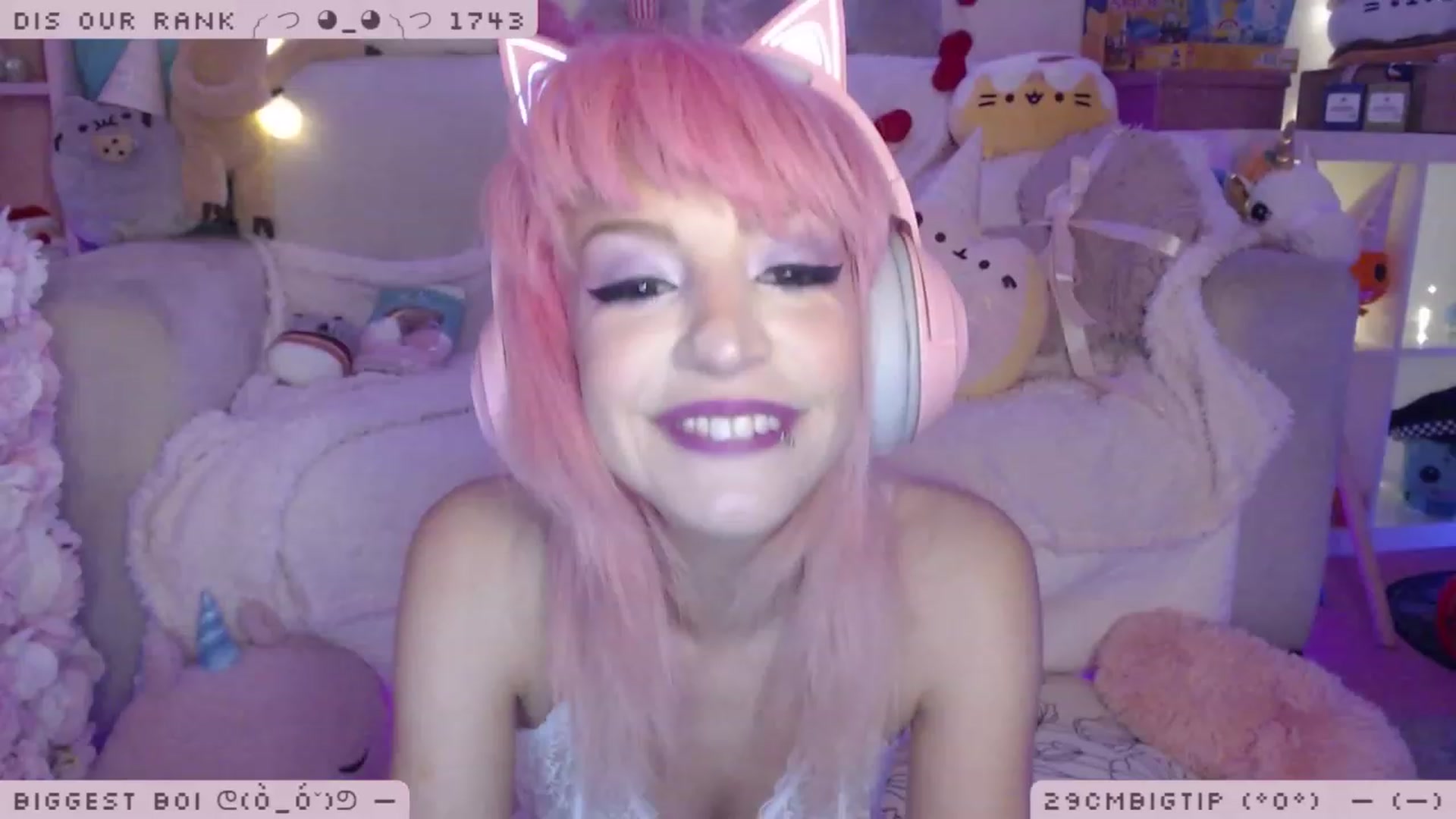 Gallery image thumbnail from WonderAna's myfreecams stream on, 12/01/2022, 23:50 image 7 of 20