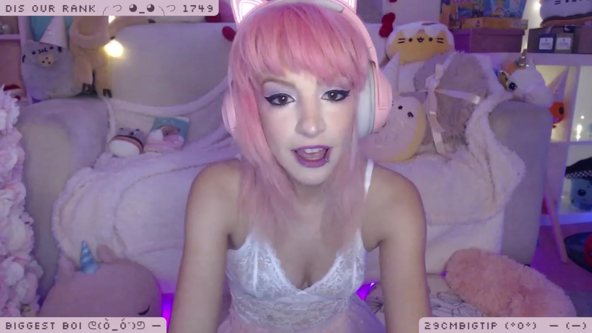 Gallery image thumbnail from WonderAna's myfreecams stream on, 12/01/2022, 23:50 image 8 of 20