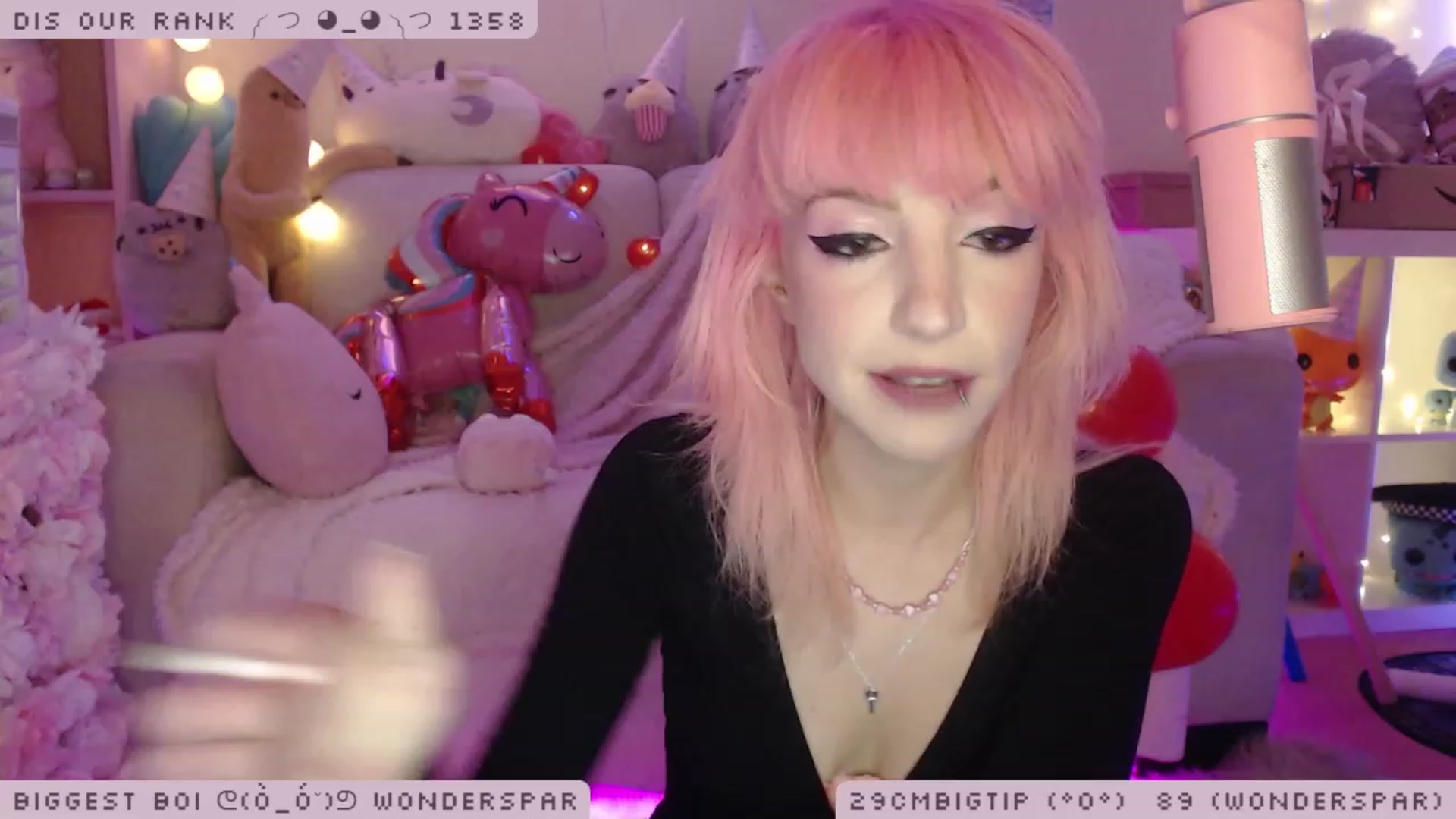 Gallery image thumbnail from WonderAna's myfreecams stream on, 12/03/2022, 24:09 image 3 of 20