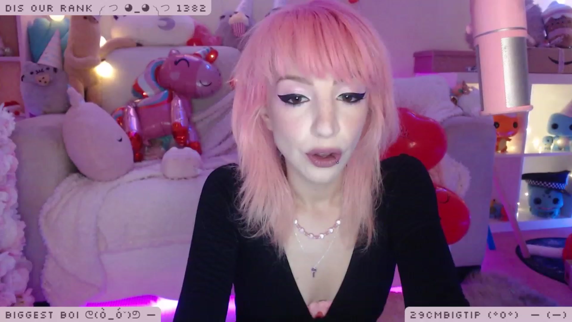 Gallery image thumbnail from WonderAna's myfreecams stream on, 12/03/2022, 24:09 image 1 of 20