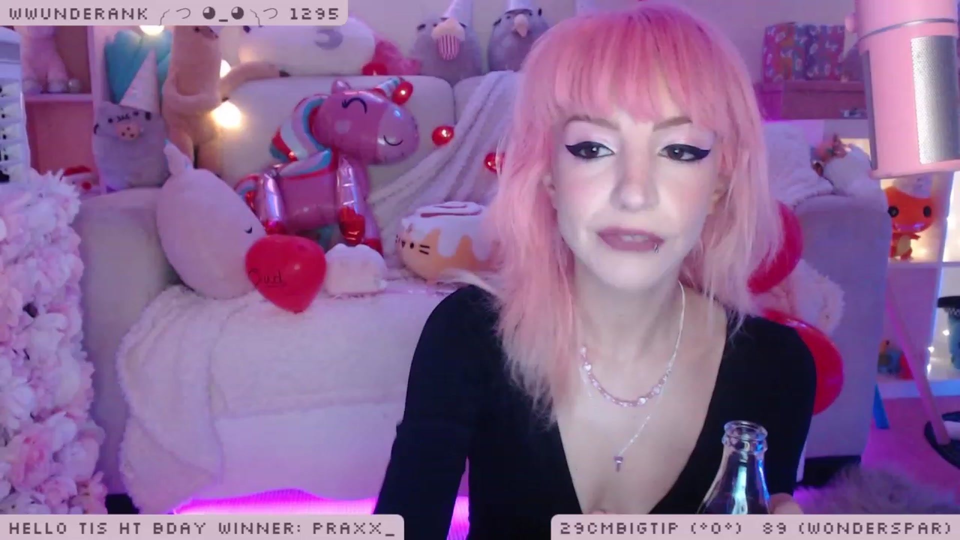 Gallery image thumbnail from WonderAna's myfreecams stream on, 12/03/2022, 24:09 image 7 of 20