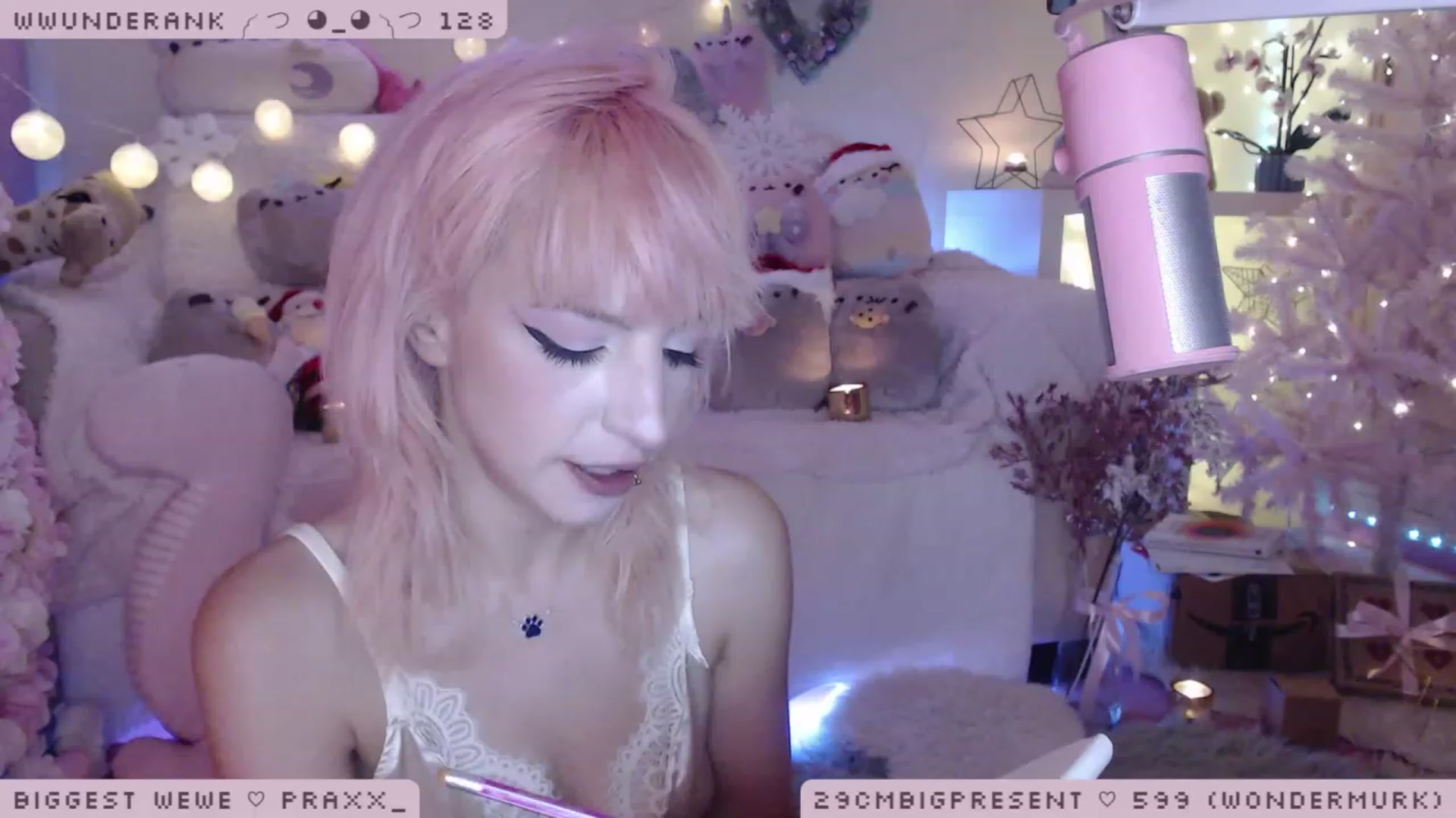 Gallery image thumbnail from WonderAna's myfreecams stream on, 12/15/2022, 03:23 image 13 of 20