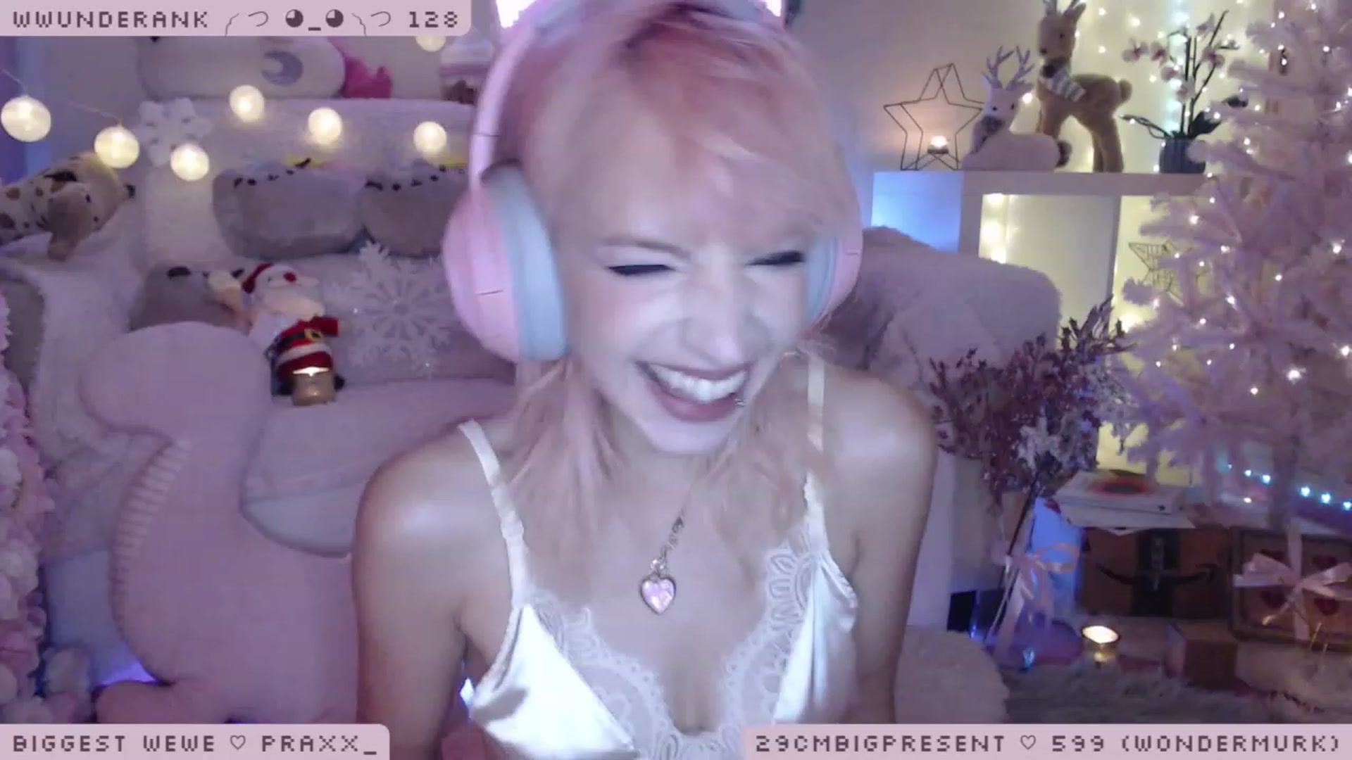 Gallery image thumbnail from WonderAna's myfreecams stream on, 12/15/2022, 03:23 image 4 of 20