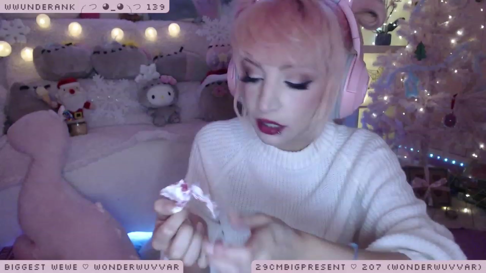 Gallery image thumbnail from WonderAna's myfreecams stream on, 12/15/2022, 22:40 image 14 of 20