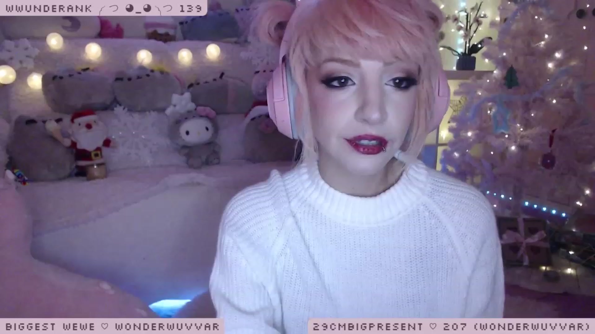 Gallery image thumbnail from WonderAna's myfreecams stream on, 12/15/2022, 22:40 image 10 of 20