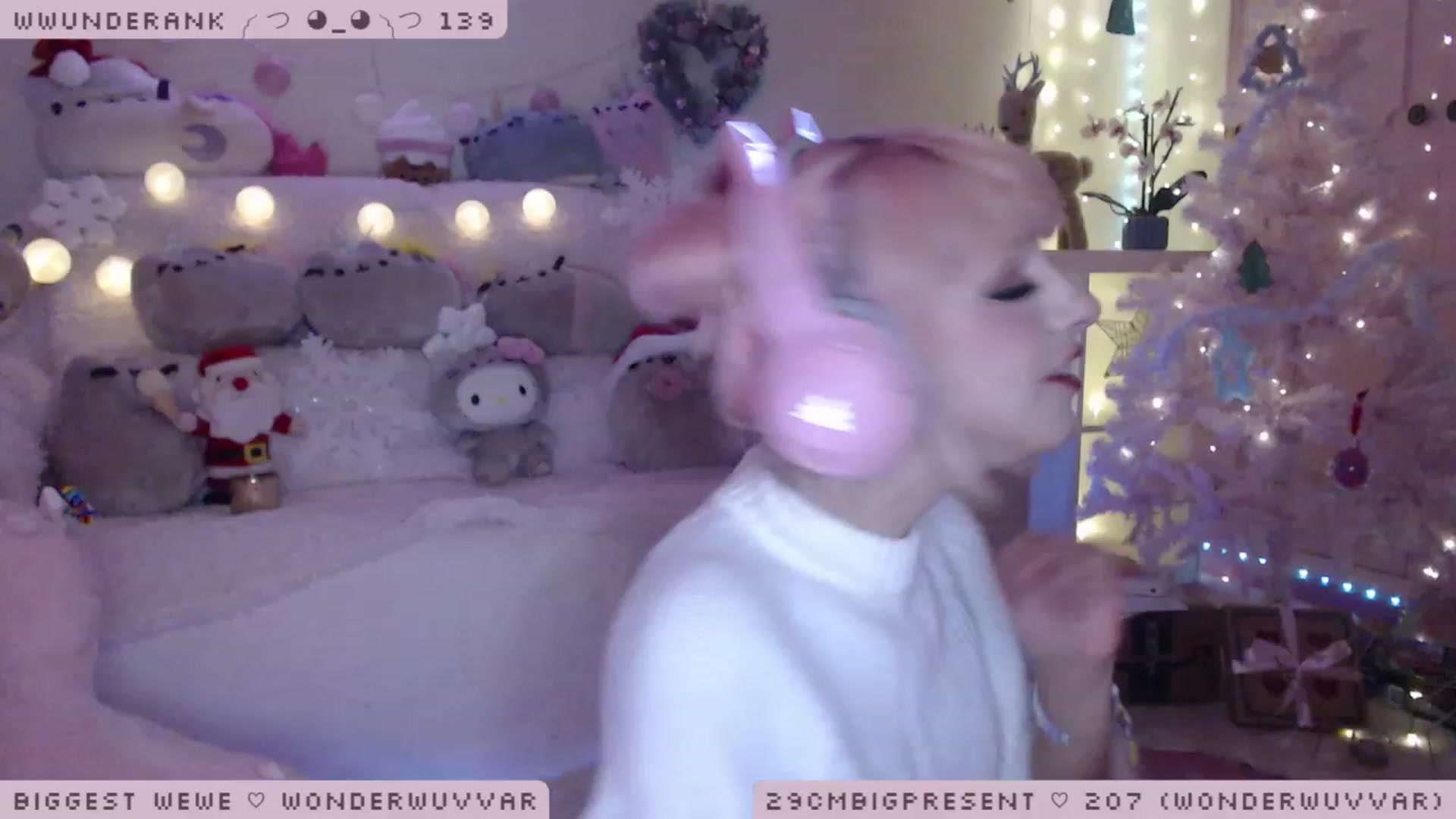 Gallery image thumbnail from WonderAna's myfreecams stream on, 12/15/2022, 22:40 image 13 of 20