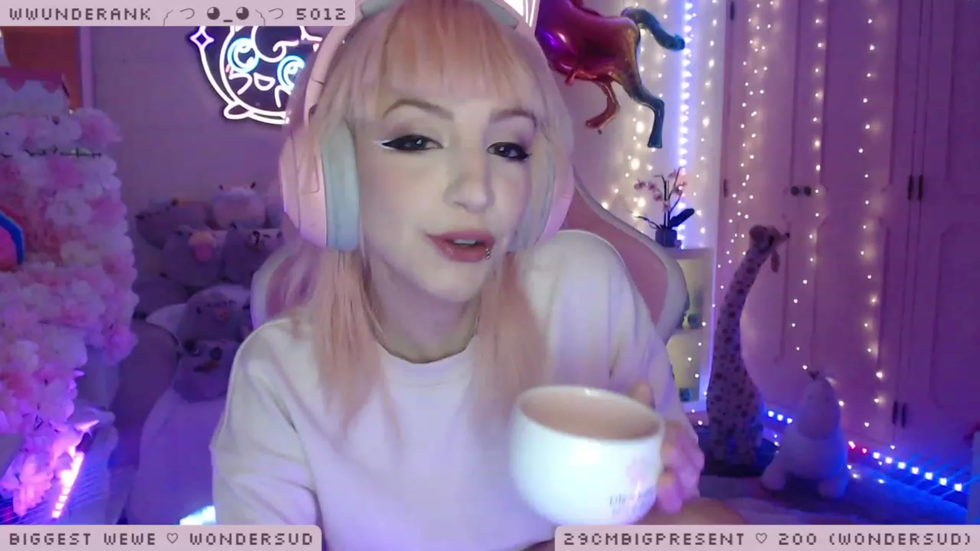 Gallery image thumbnail from WonderAna's myfreecams stream on, 01/04/2023, 24:08 image 1 of 20