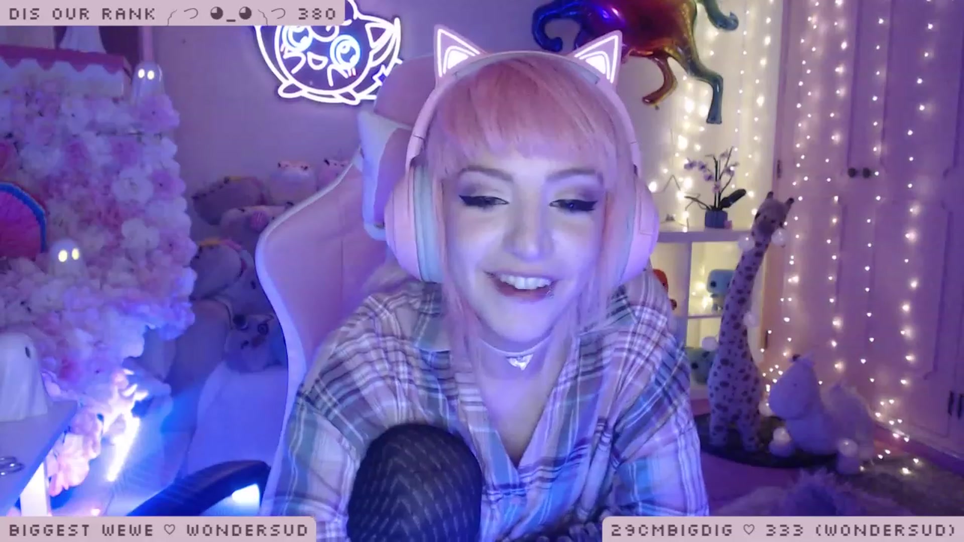 Gallery image thumbnail from WonderAna's myfreecams stream on, 01/08/2023, 04:01 image 19 of 20