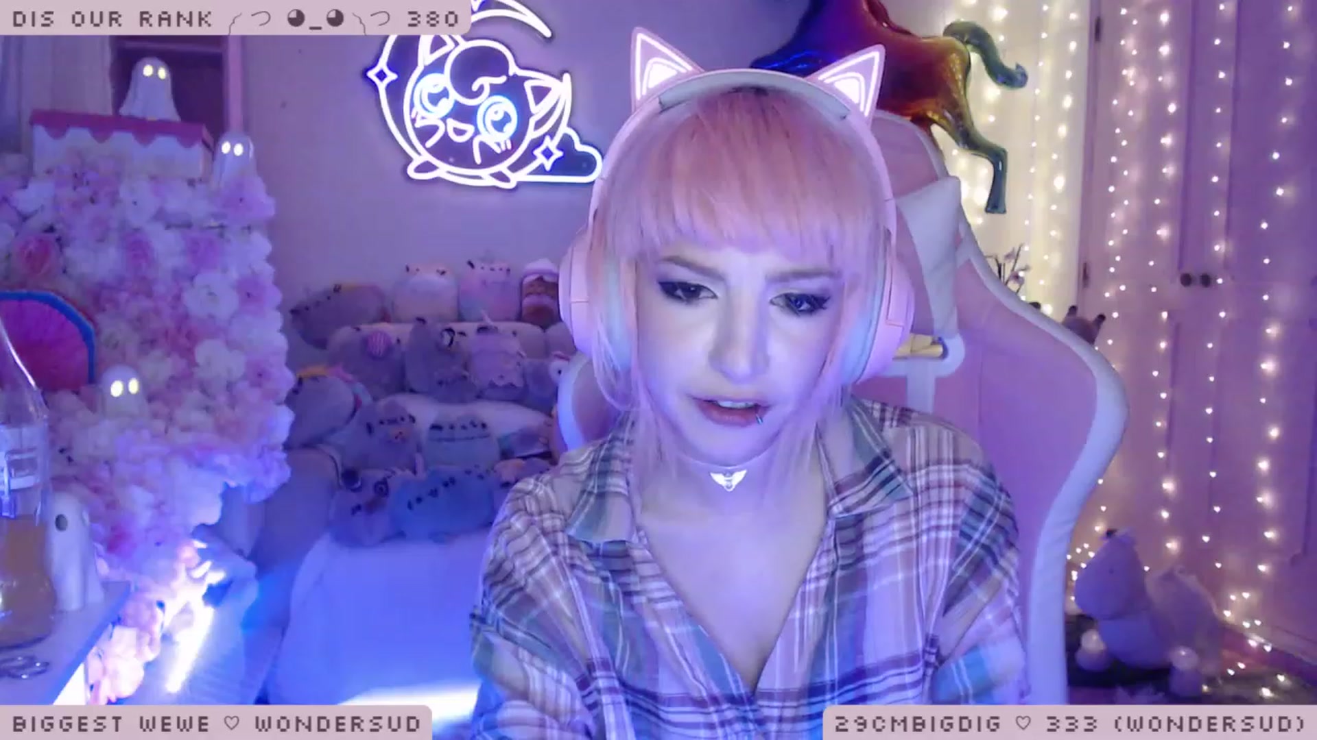 Gallery image thumbnail from WonderAna's myfreecams stream on, 01/08/2023, 04:01 image 13 of 20