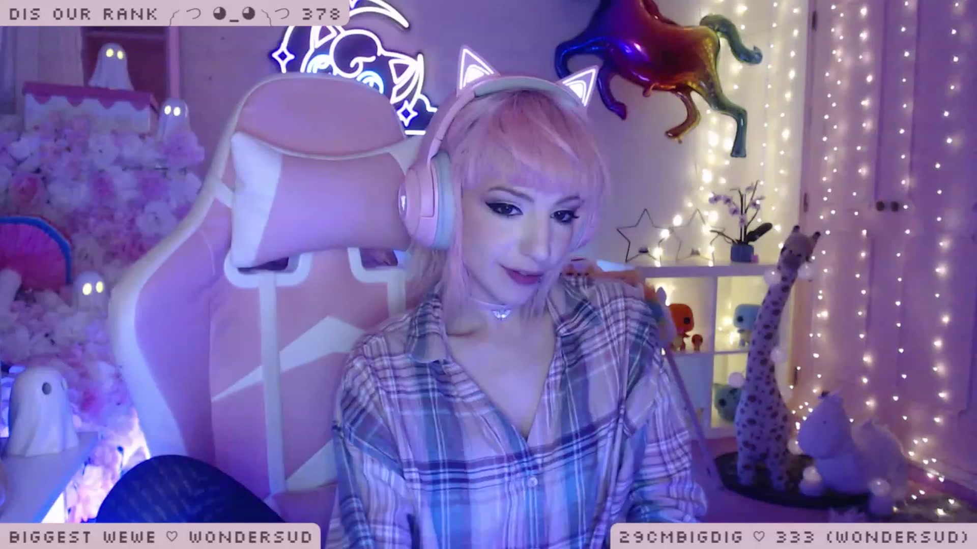 Gallery image thumbnail from WonderAna's myfreecams stream on, 01/08/2023, 04:01 image 8 of 20