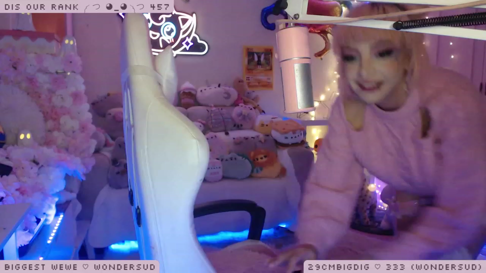 Gallery image thumbnail from WonderAna's myfreecams stream on, 01/16/2023, 24:05 image 11 of 20