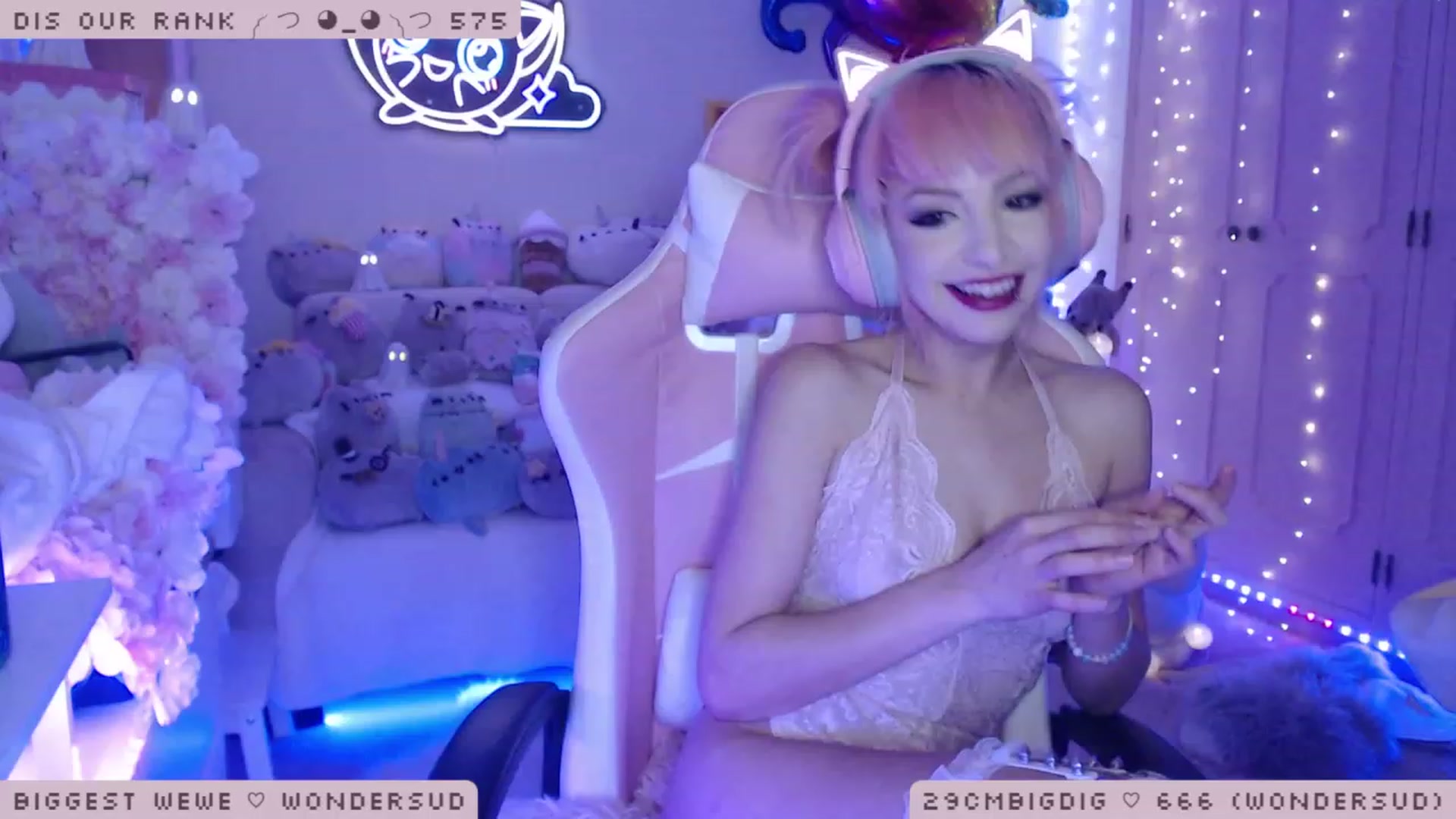 Gallery image thumbnail from WonderAna's myfreecams stream on, 01/29/2023, 02:39 image 8 of 20
